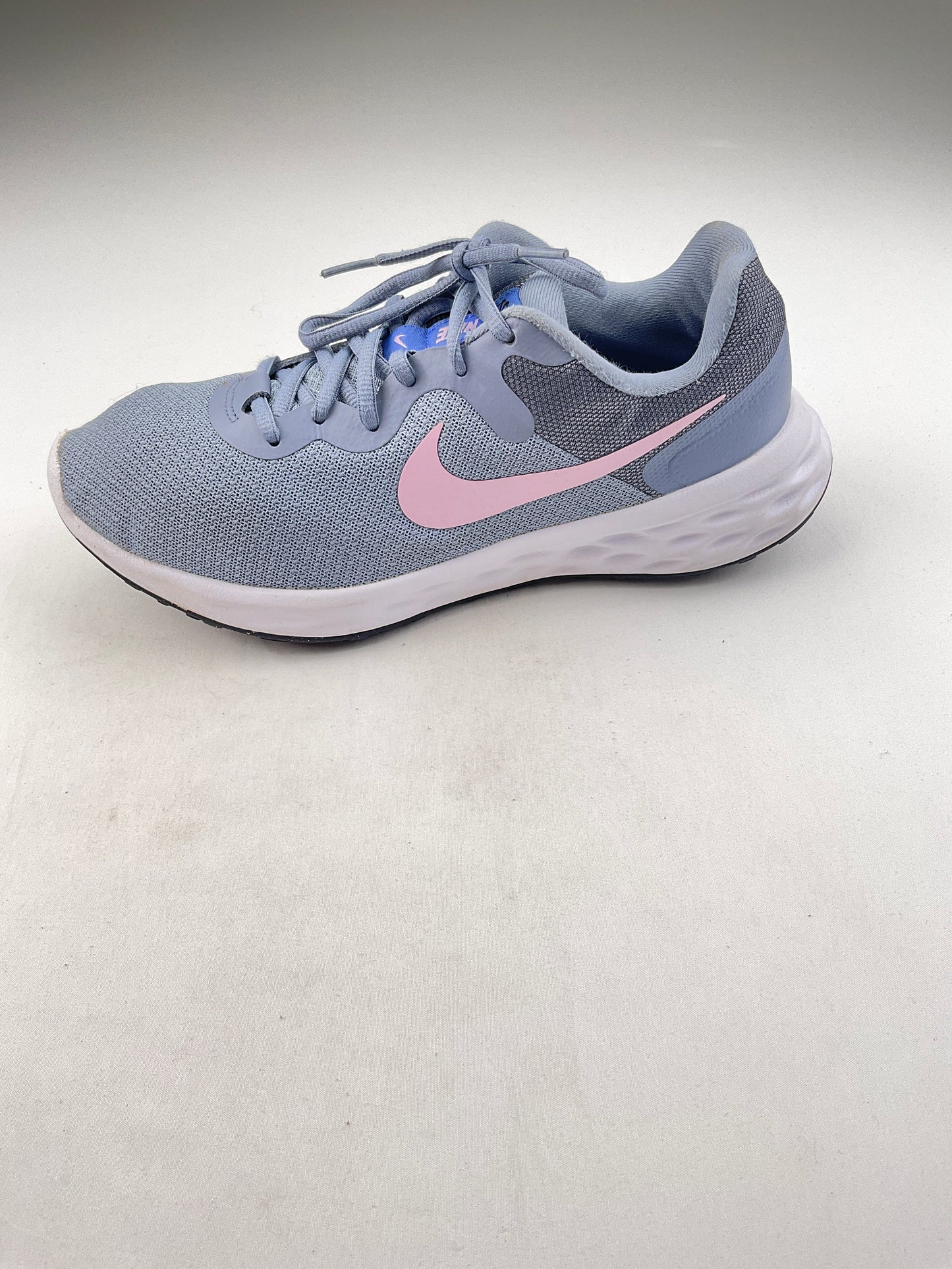 Tenis gris azulado Nike