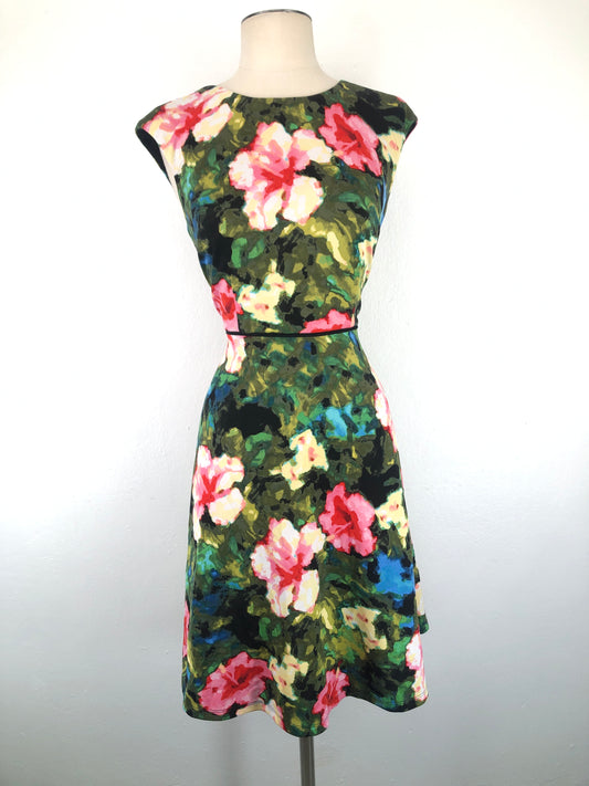 Vestido Multicolor De Flores Maggy London
