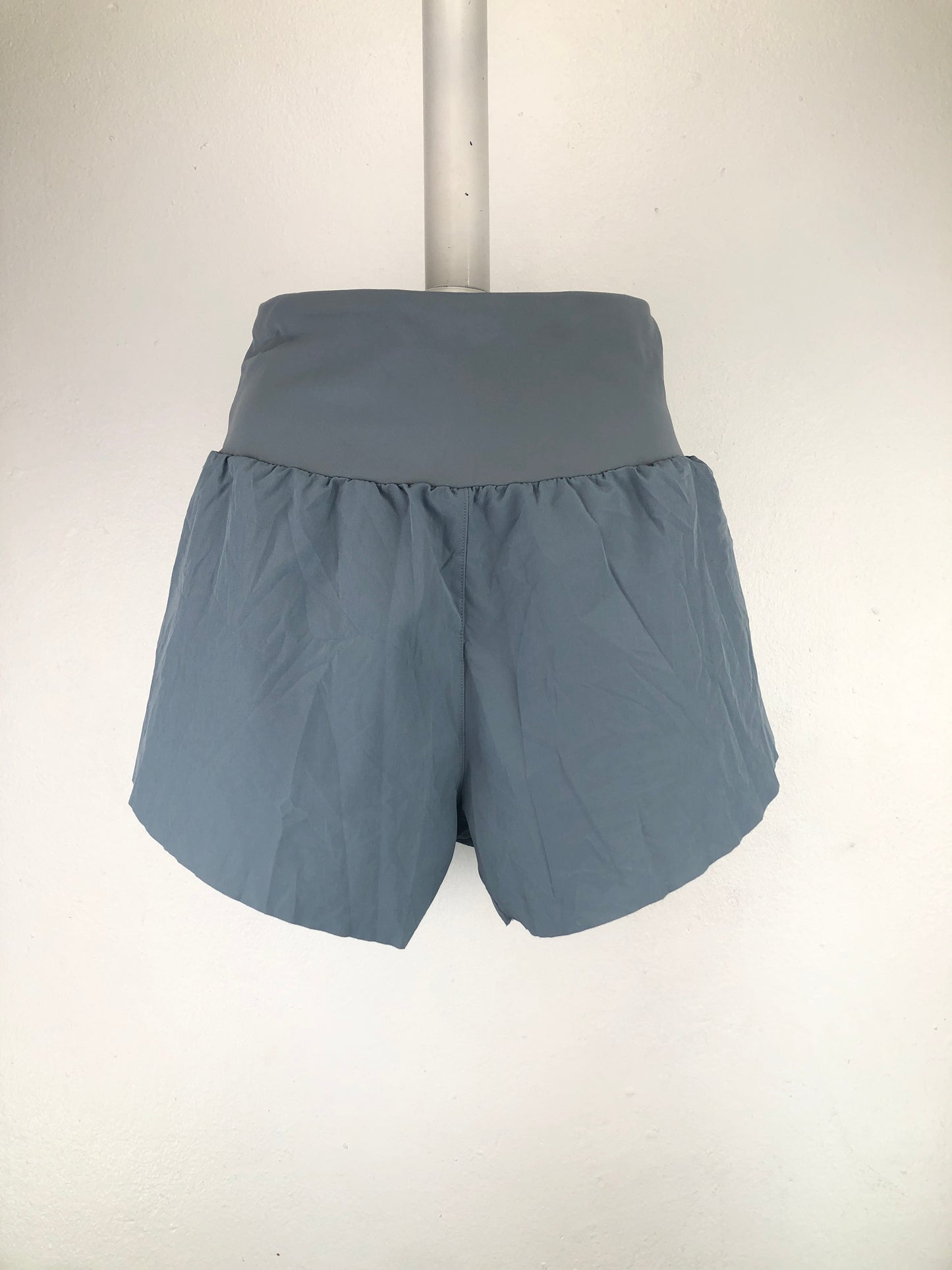 Short Gris Main Fabpic
