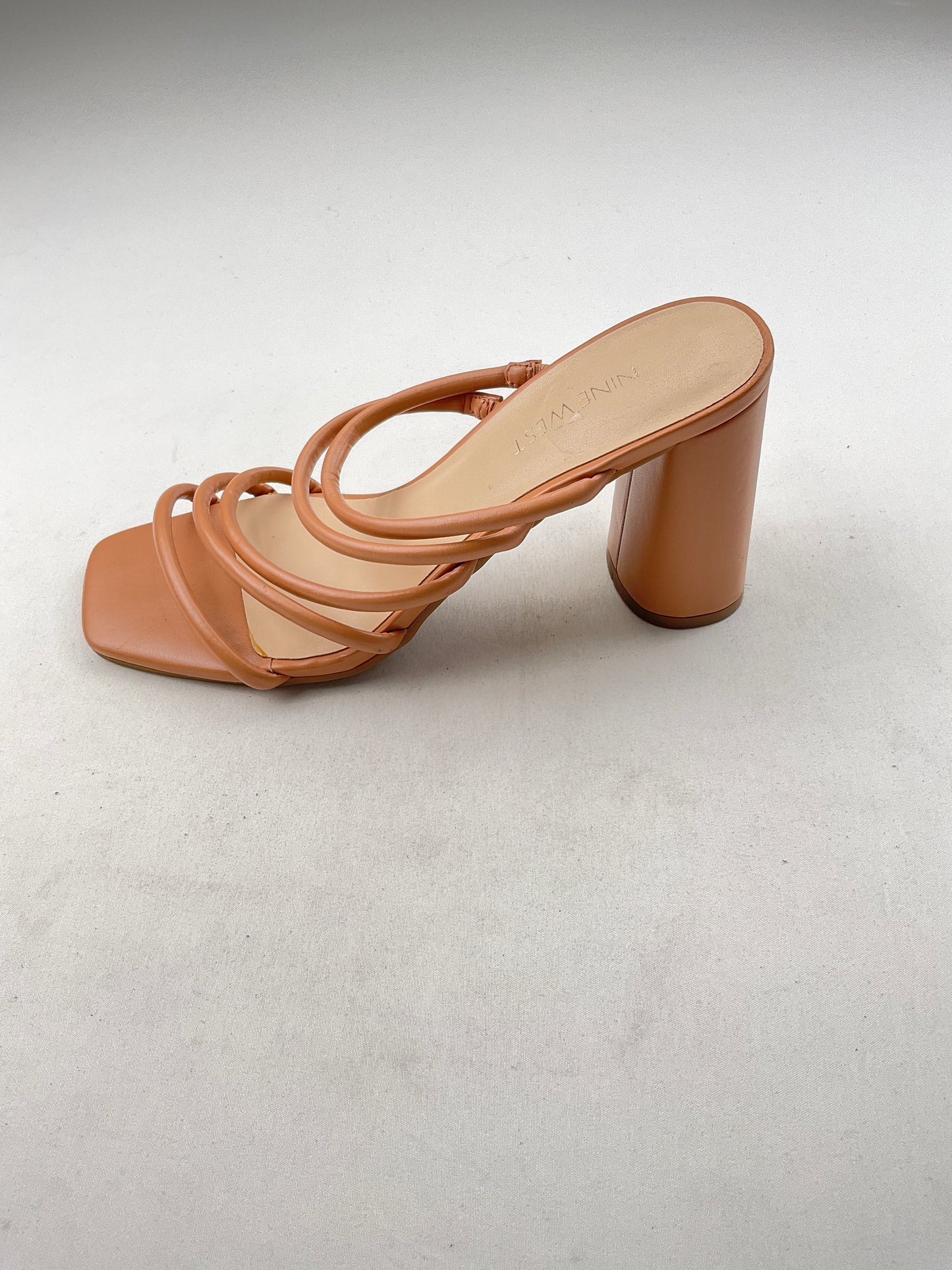 Zapatilla crema Nine West