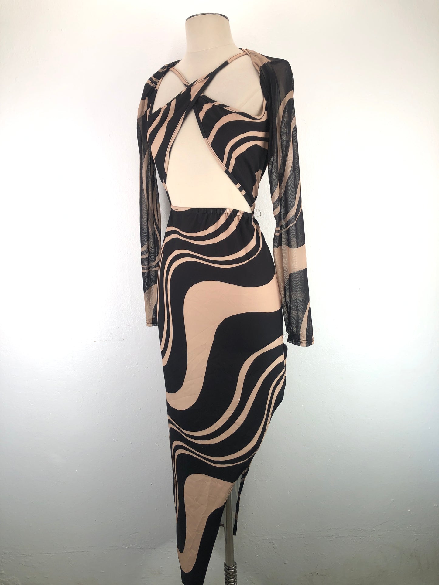 Vestido Crema Prettylittlething