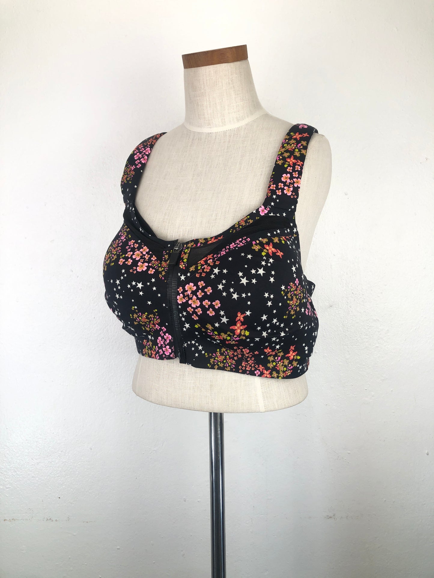 Blusita Negro Floral Victoria Sport