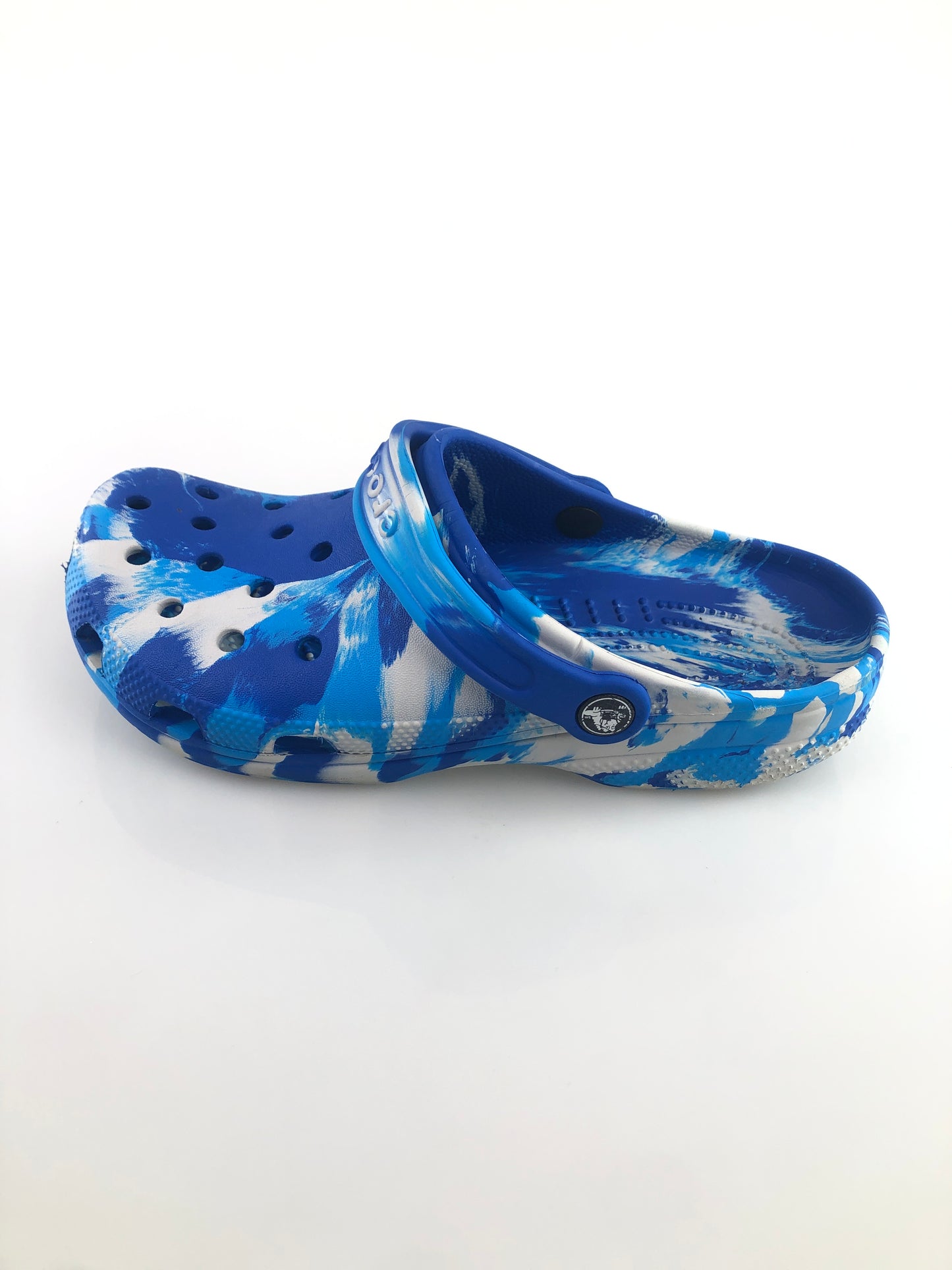 Sandalia Multicolor Azul y Blanco Crocs