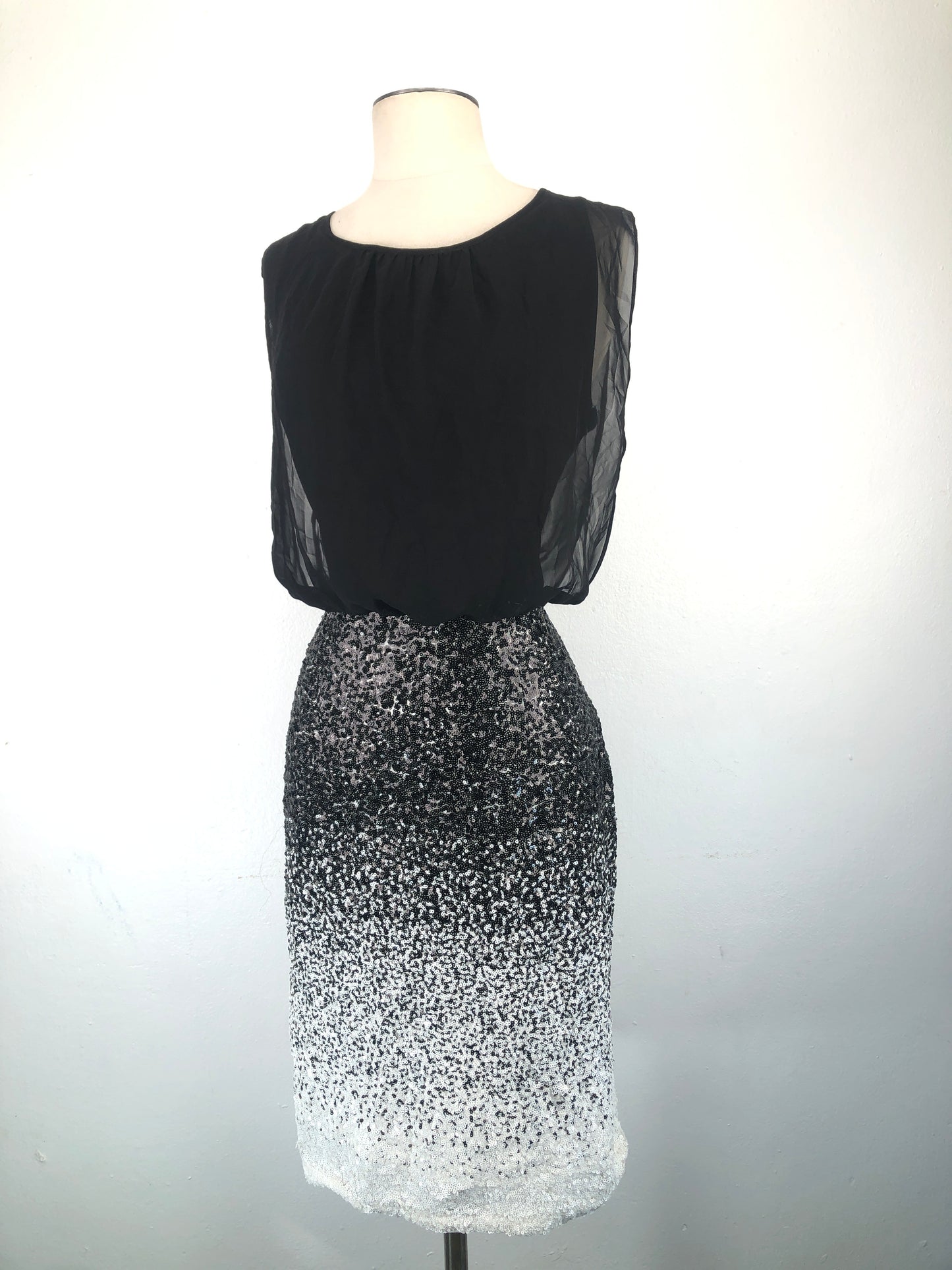 Vestido Negro de Brillo Calvin Klein