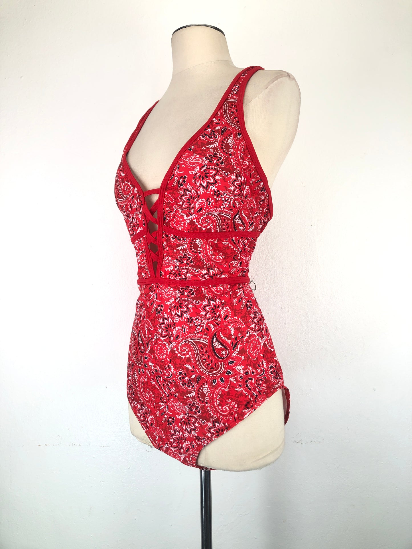 Body Rojo De flores Variangis