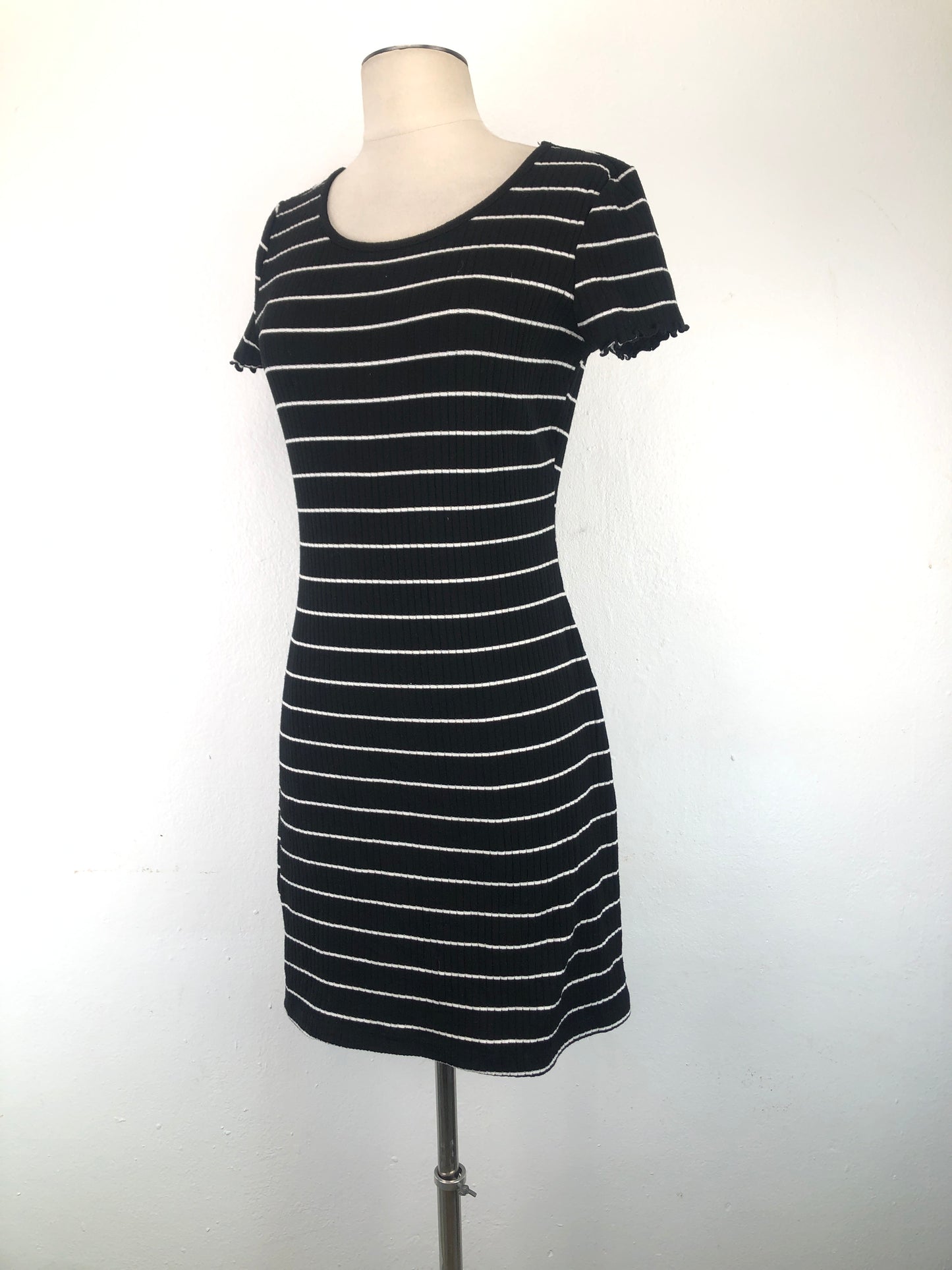 Vestido Negro de Rayas Arizona
