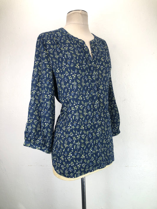 Blusa Gris Azulado Floral Jachs