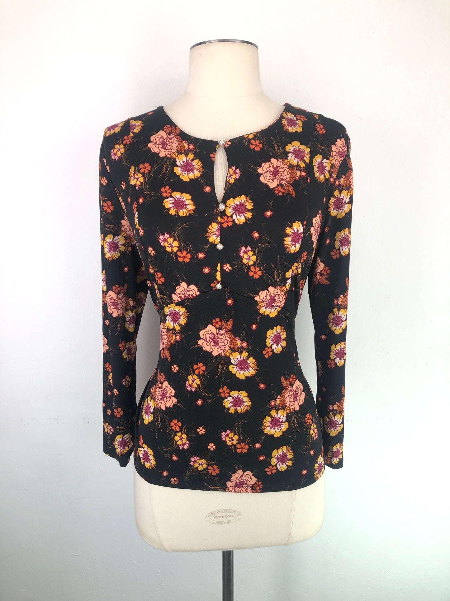 Blusa Negro de Floral S.C. Society