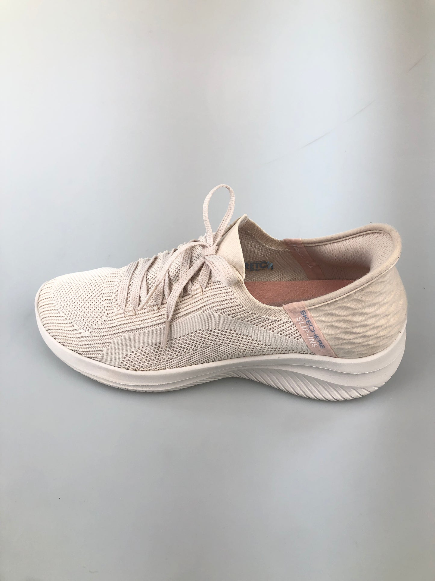 Tenis Crema Skechers Slip Ins