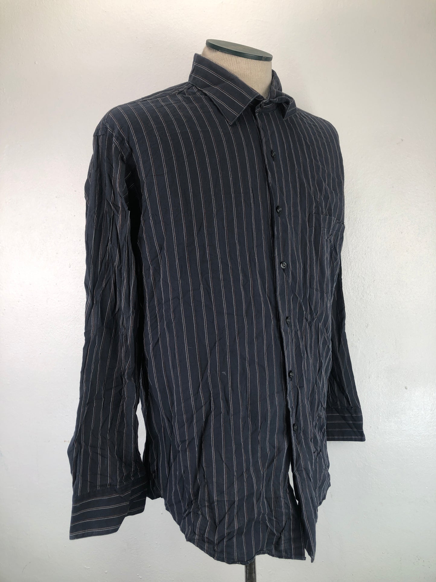 Camisa Azul Marino De Rayas Van Heusen