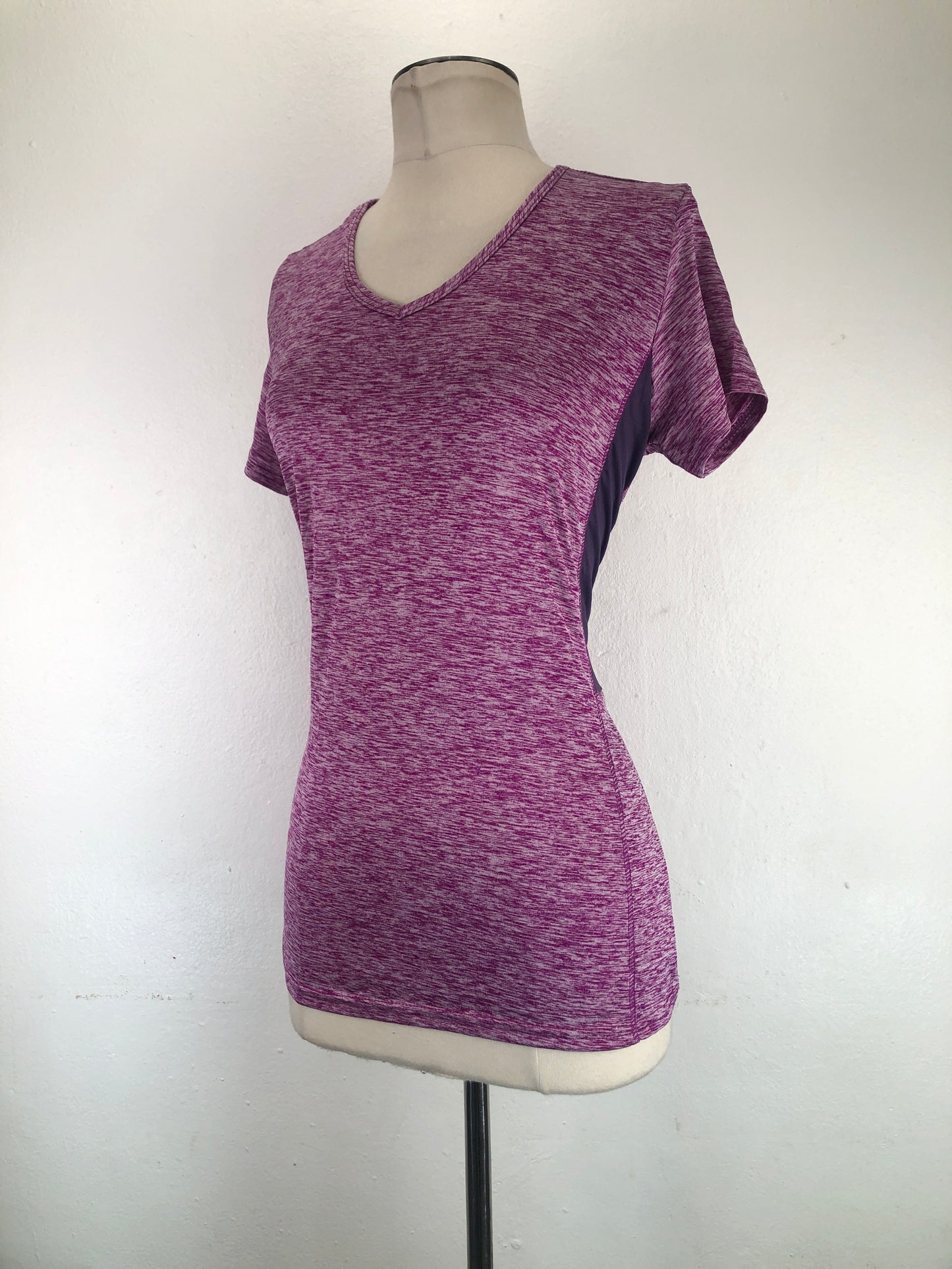 Camiseta Morado Deportivo Realessentials