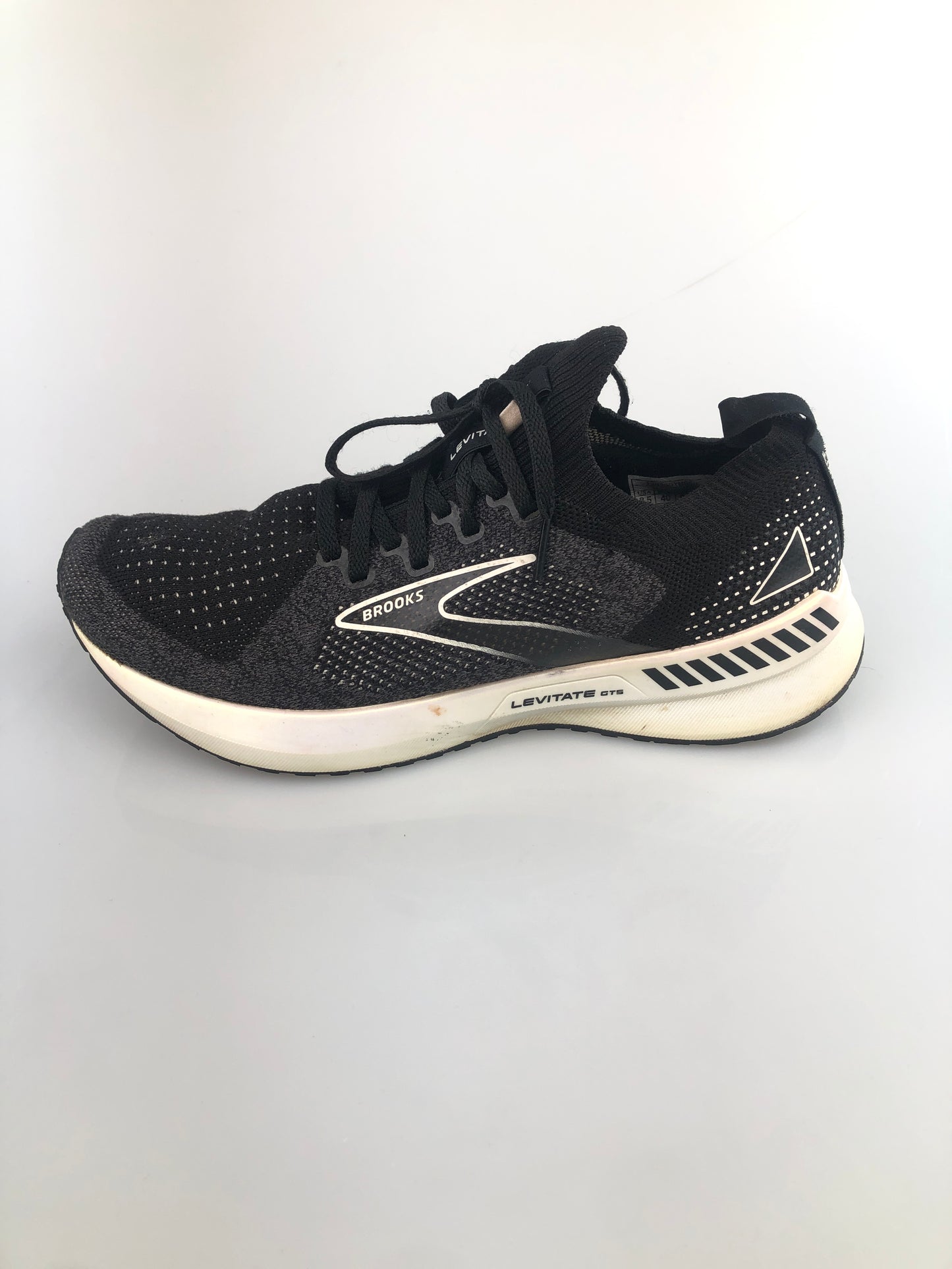 Tenis Negro Deportivo Brooks
