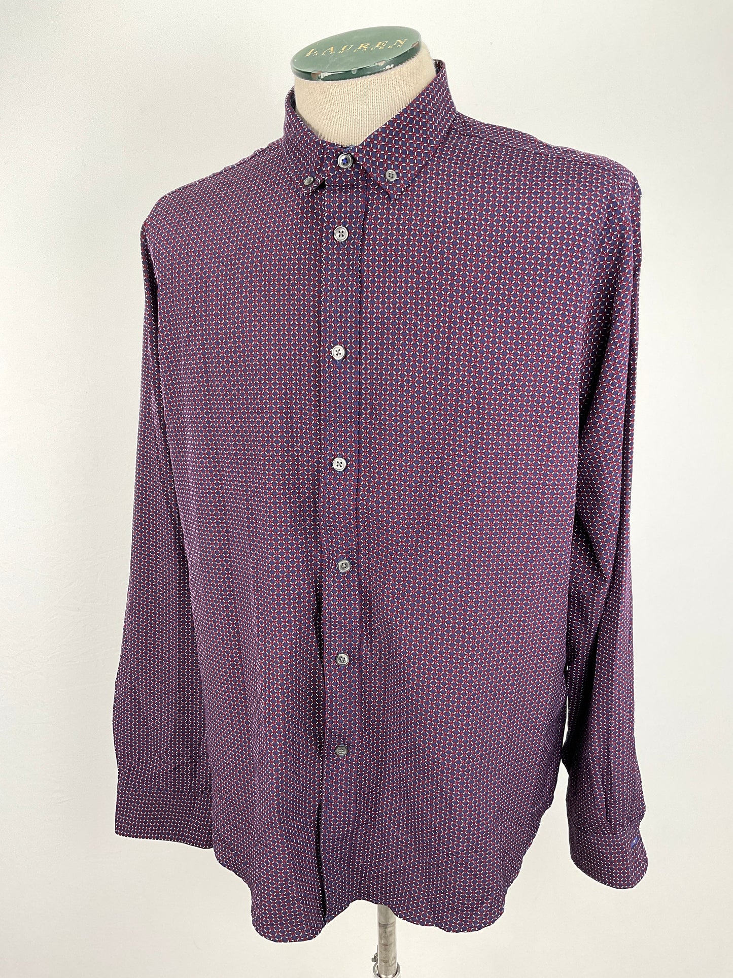 Camisa Azul marino International Report