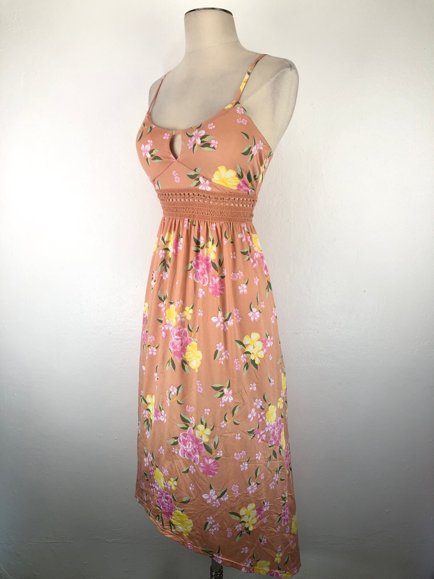 Vestido Nude de Flores Derp Heart