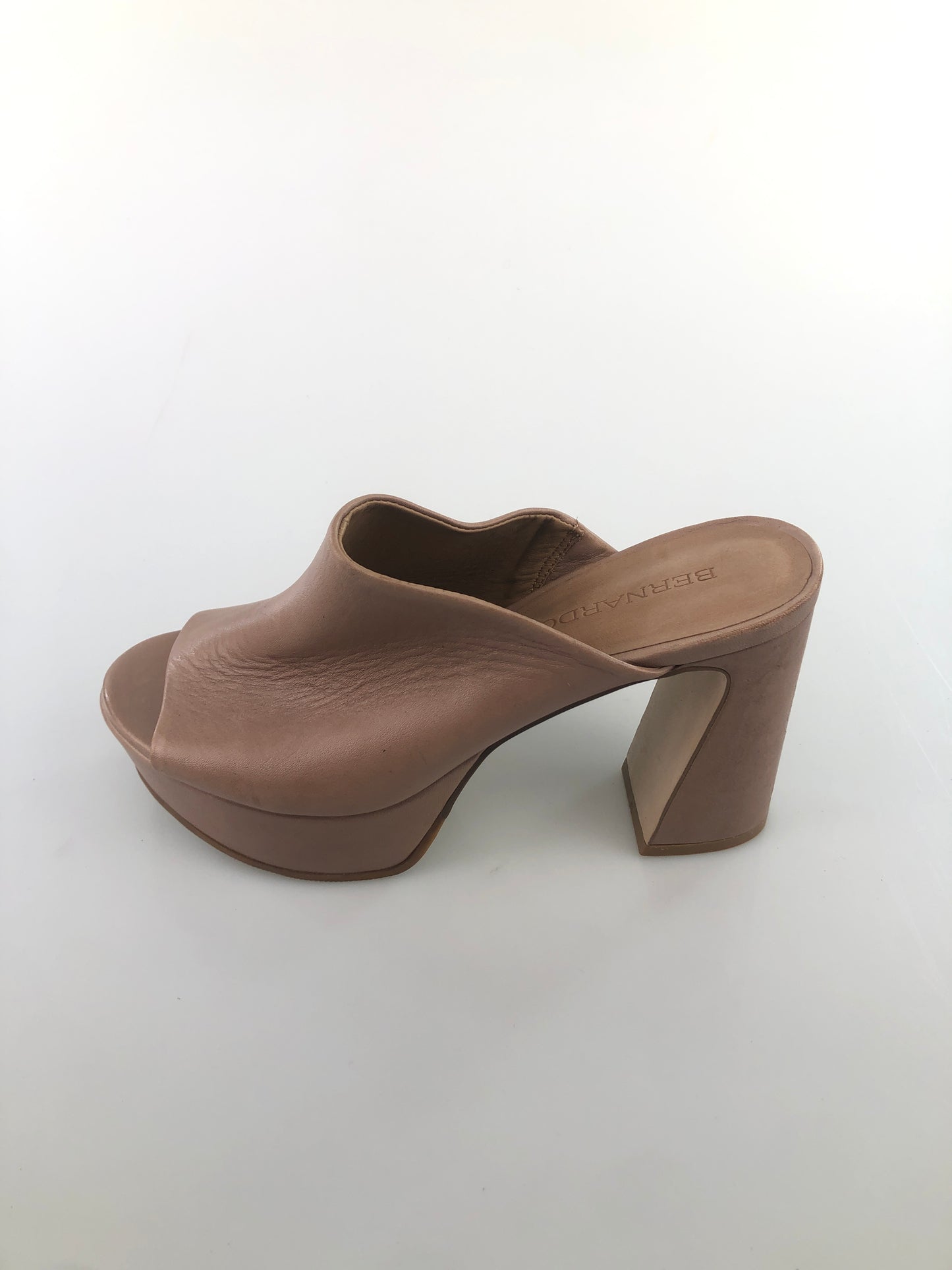 Zapatilla Nude de Tacon Bernardo