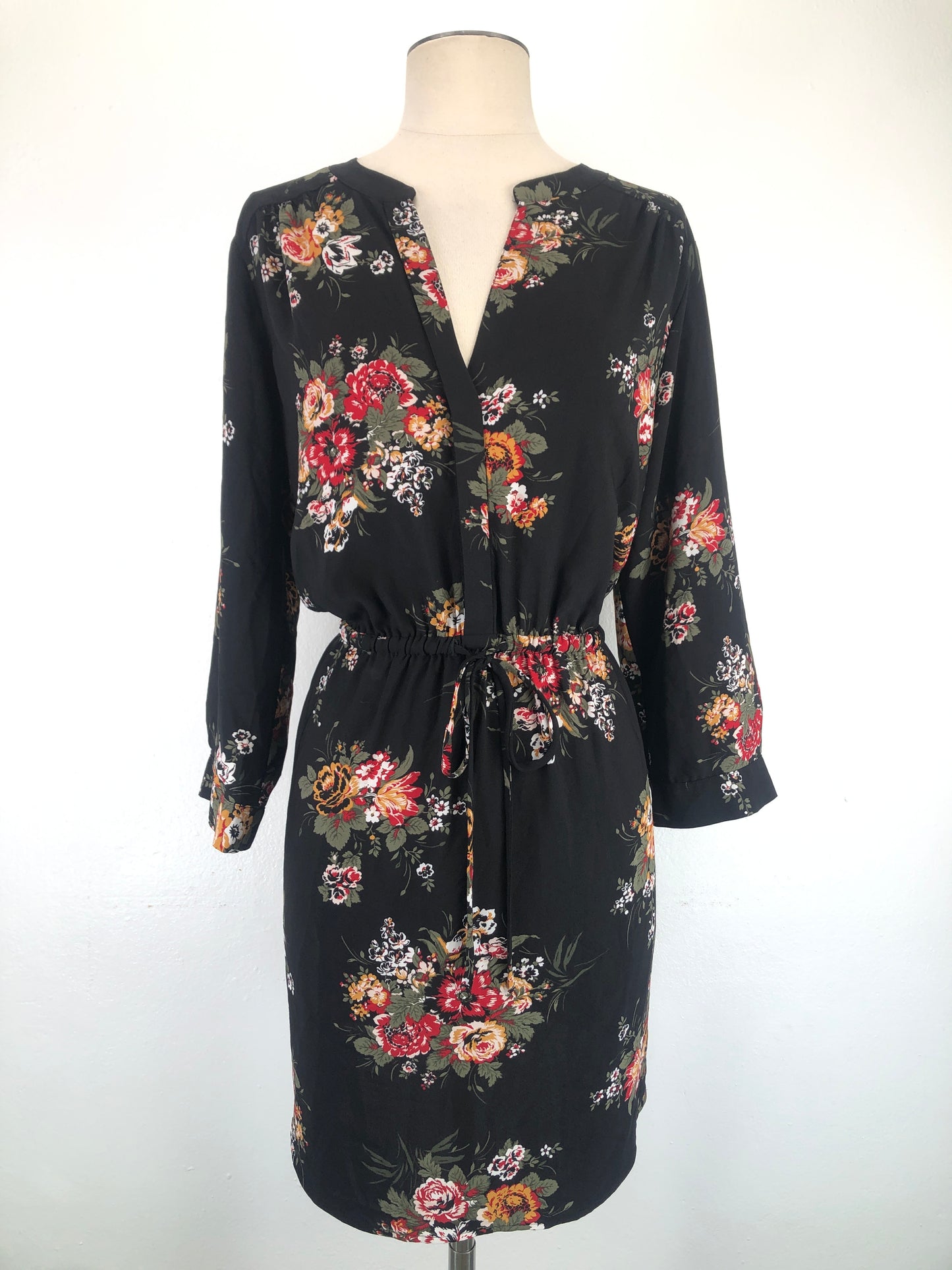 Vestido Negro de Flores Loft