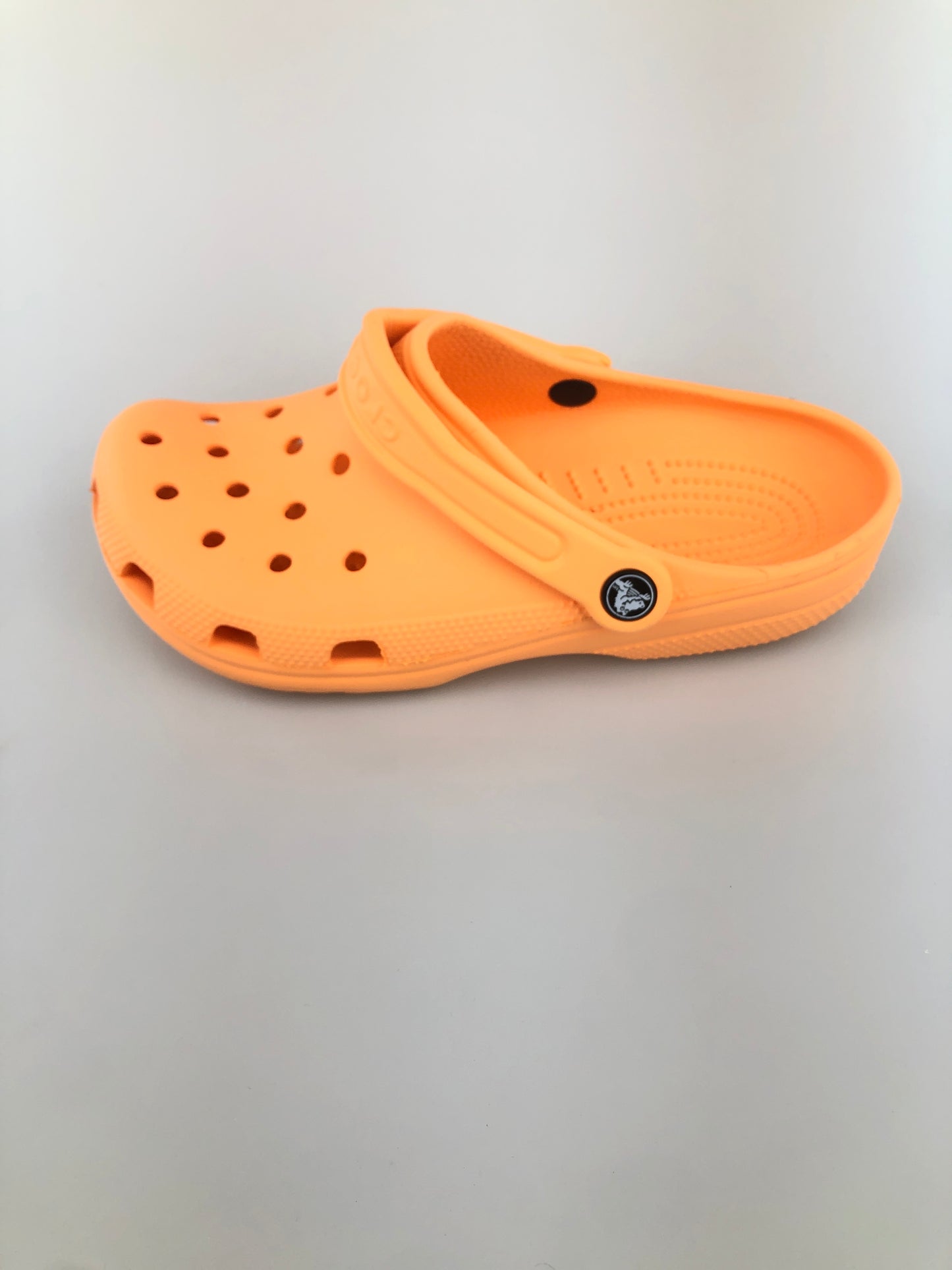 Sandalia naranja Crocs