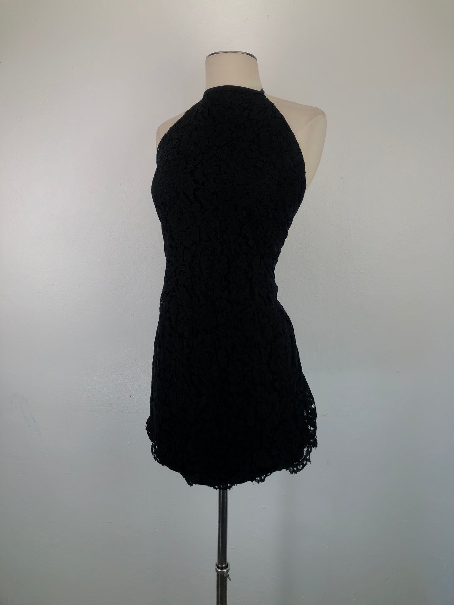 Vestido Negro de Flores Macbeth Collection