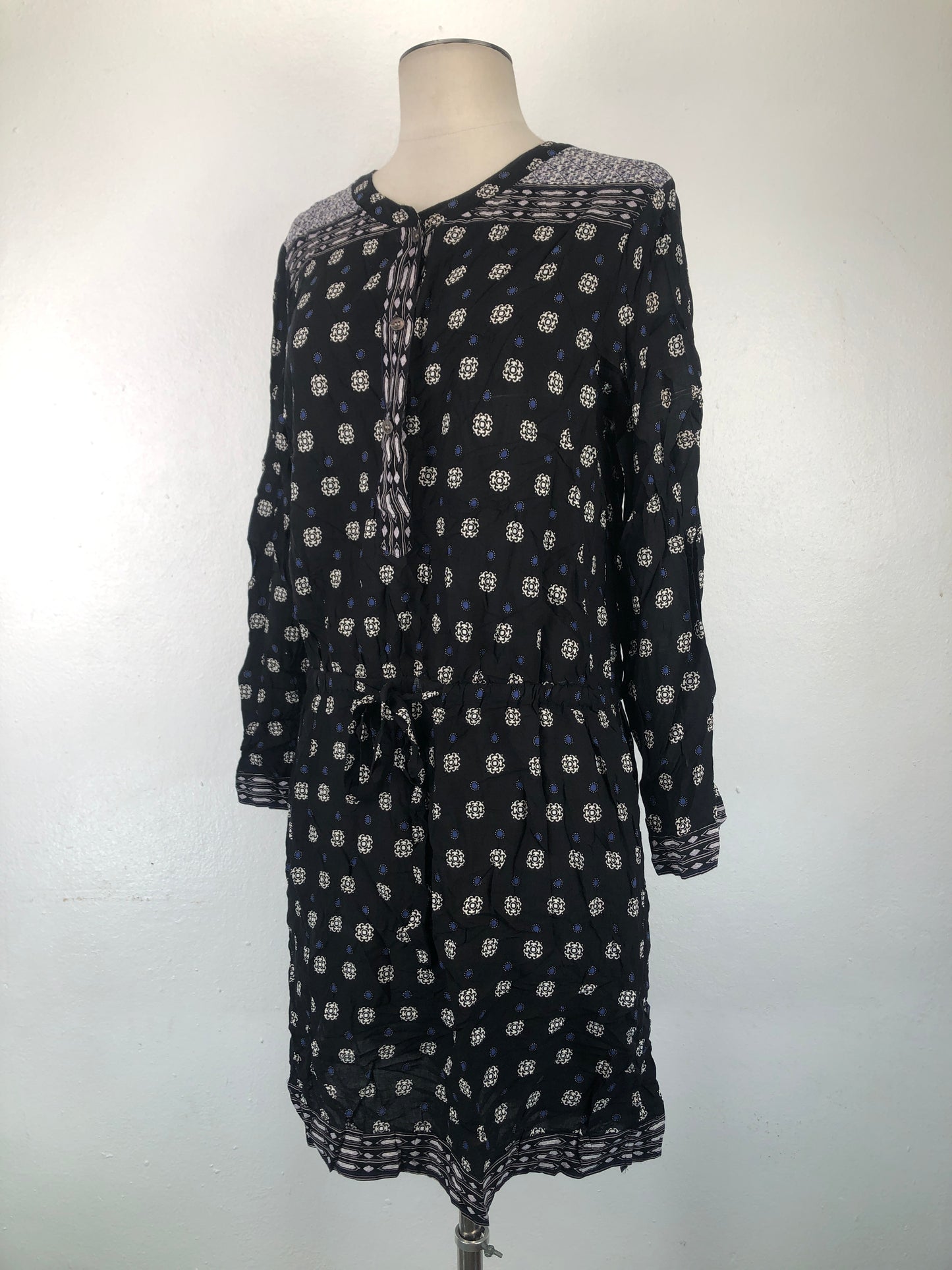 Vestido Negro Floral Furs Vince Camuto