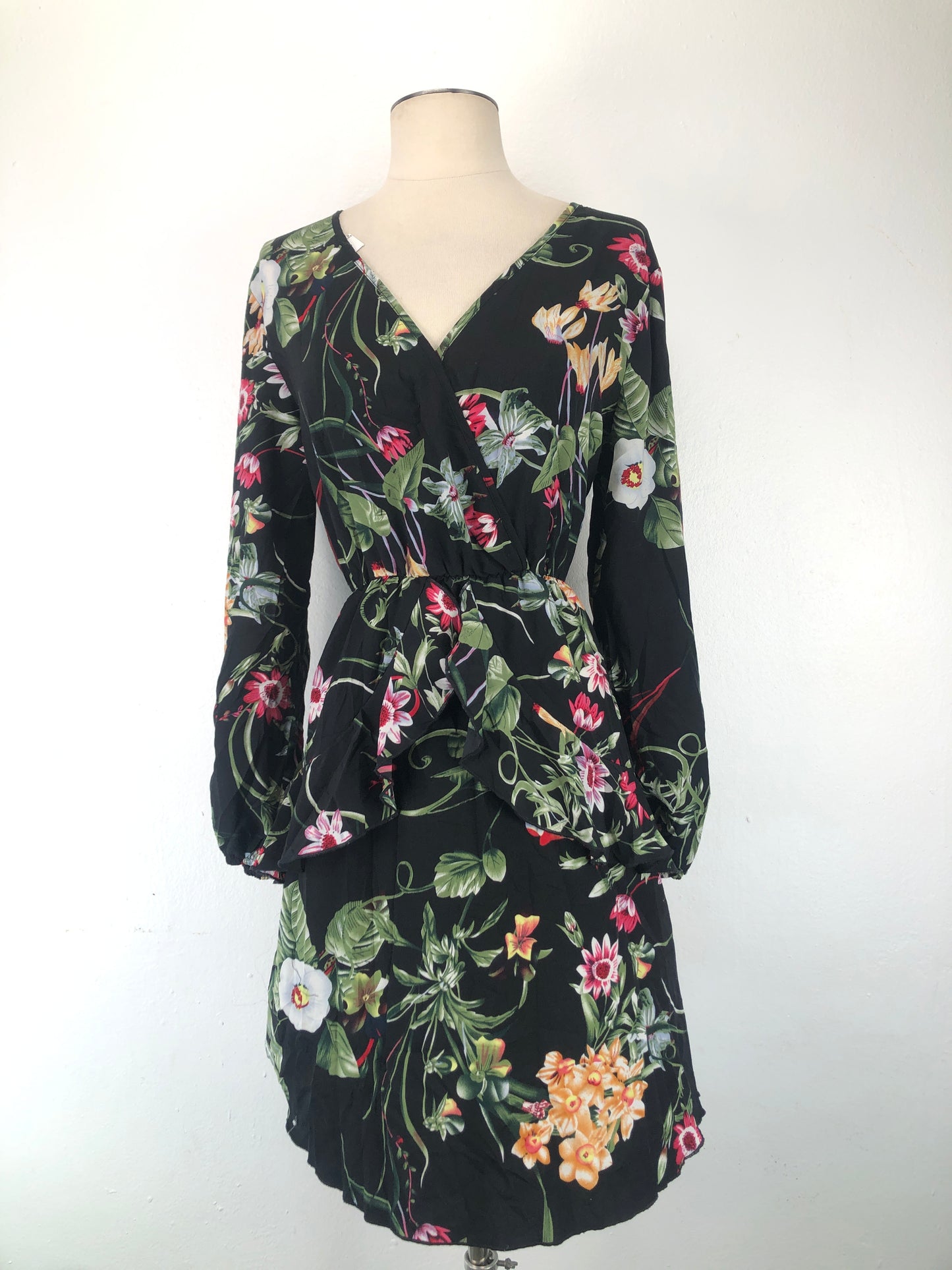 Vestido Negro Floral Uguest