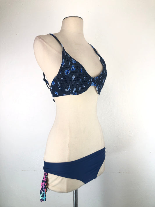 Trajer De Baño Azul Marino De Flores Pink