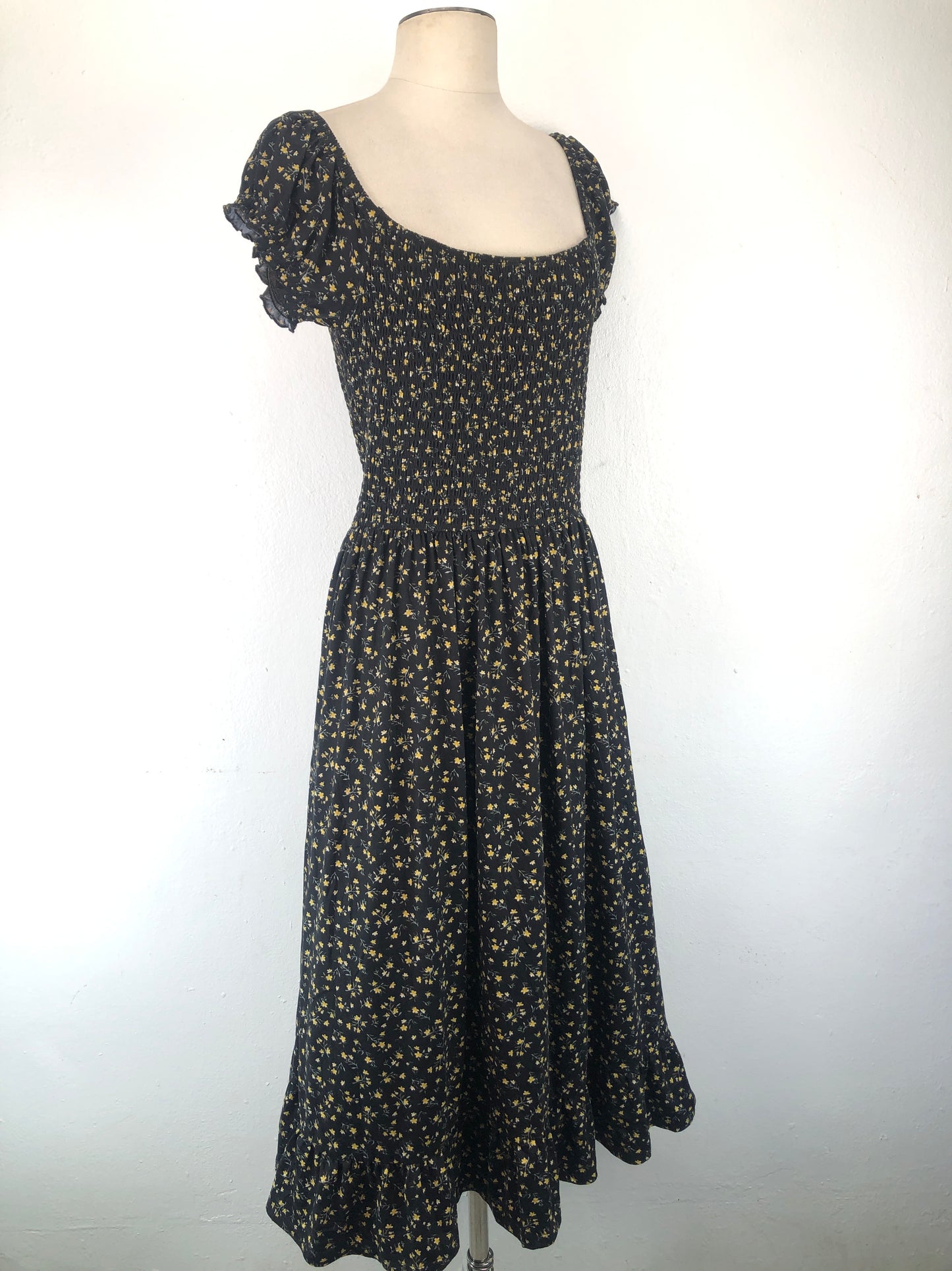 Vestido Negro de Floral Urban Outfitters