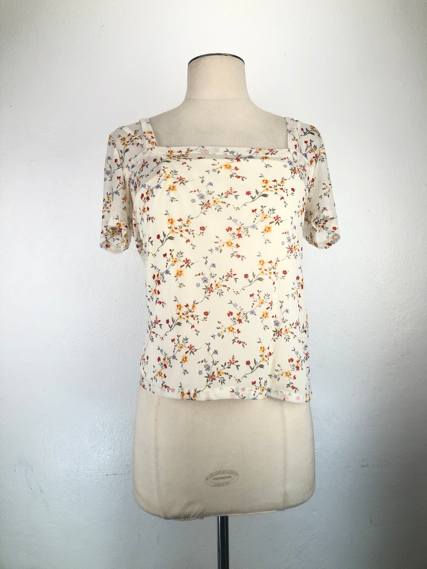 Blusa Crema de Flores No Boundaries