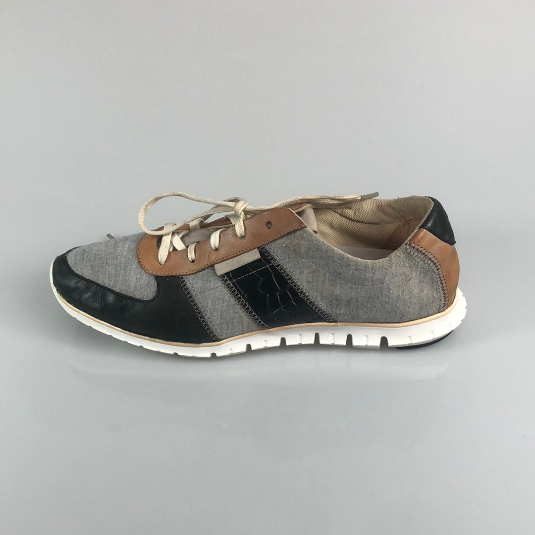 tenis gris Cole Haan