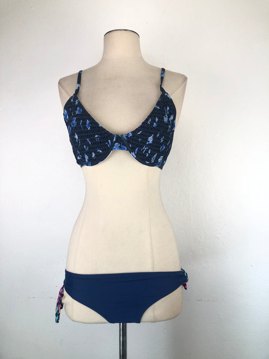 Trajer De Baño Azul Marino De Flores Pink