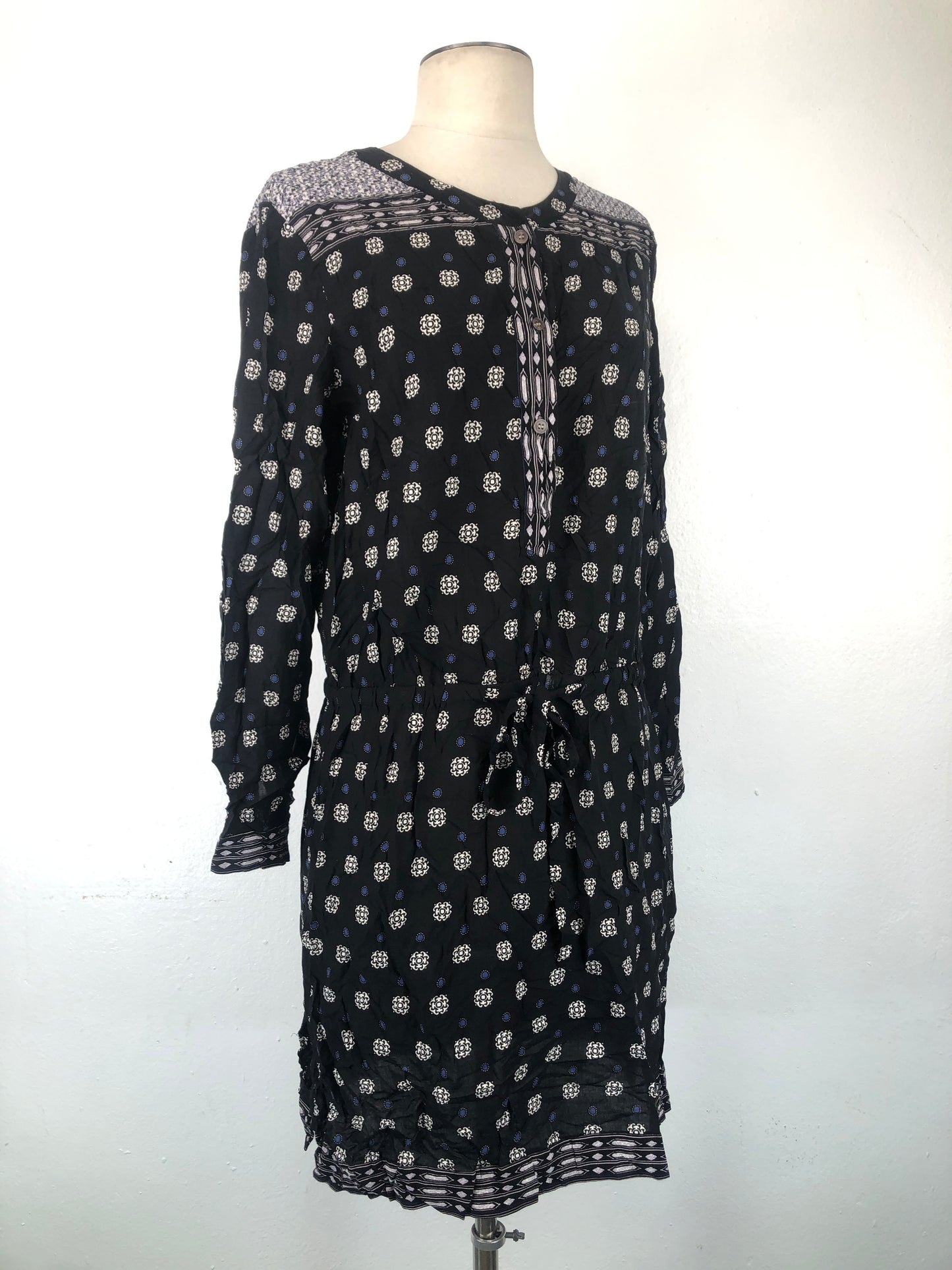 Vestido Negro Floral Furs Vince Camuto