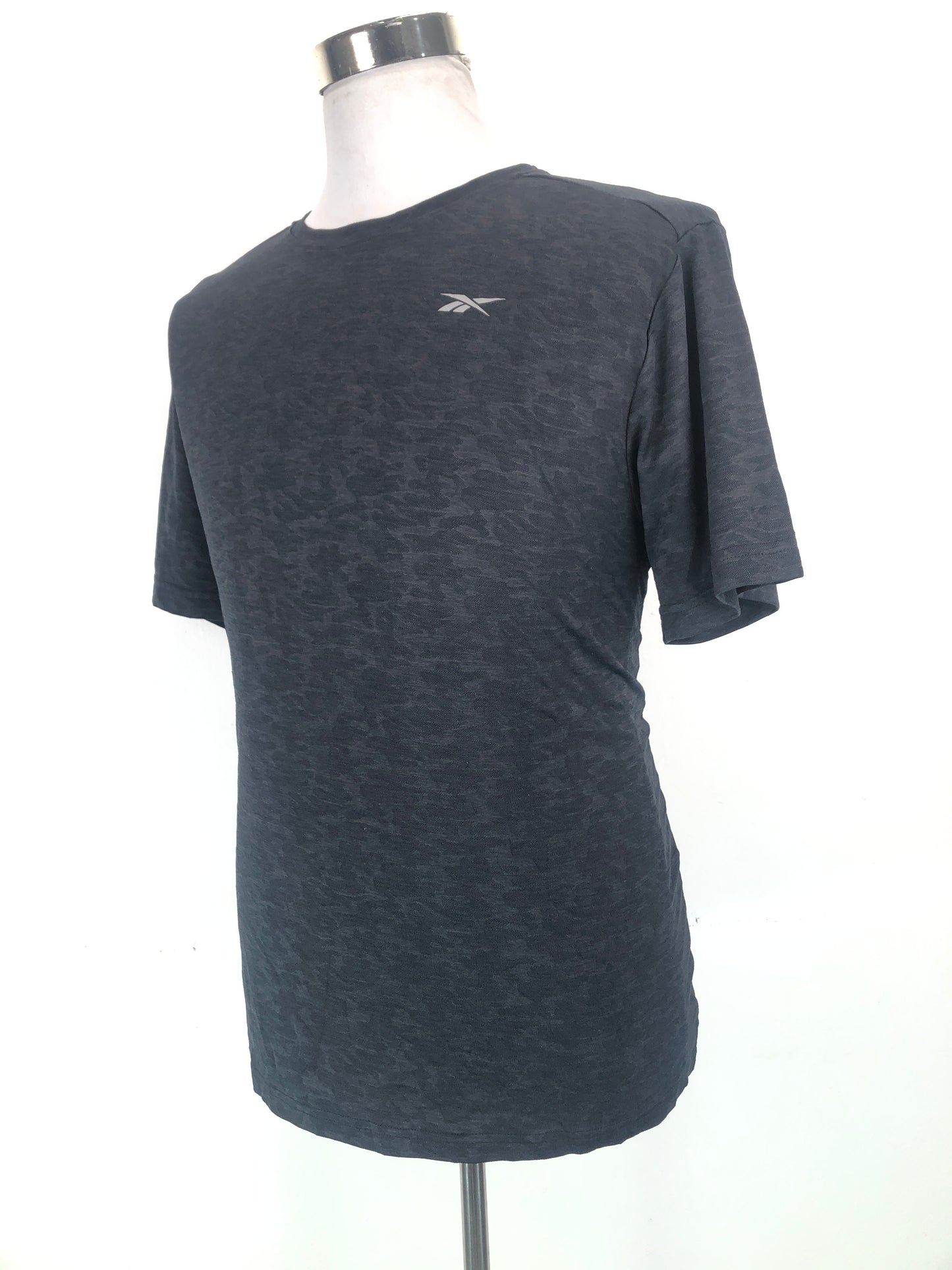 Camiseta Negro Rebook