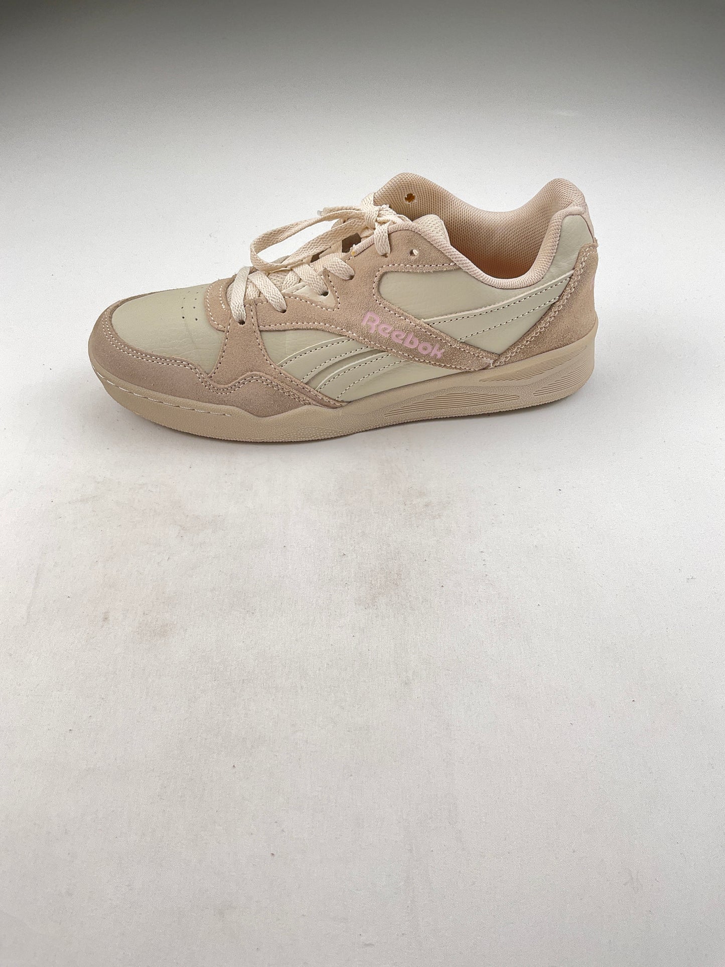 Tenis crema Reebok