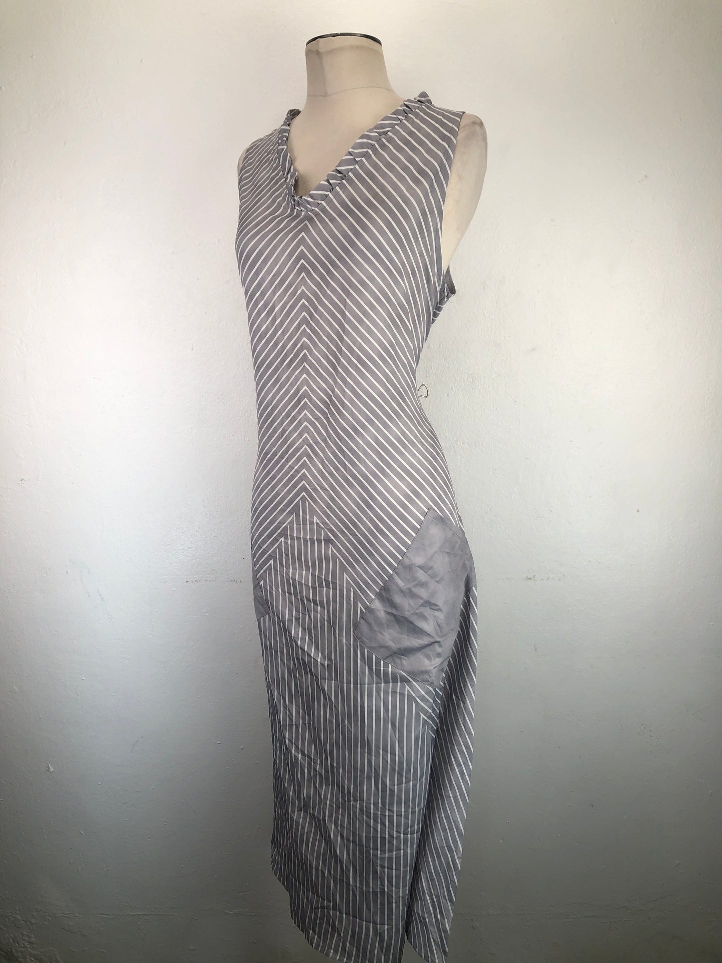 Vestido Gris de Rayas Variangis