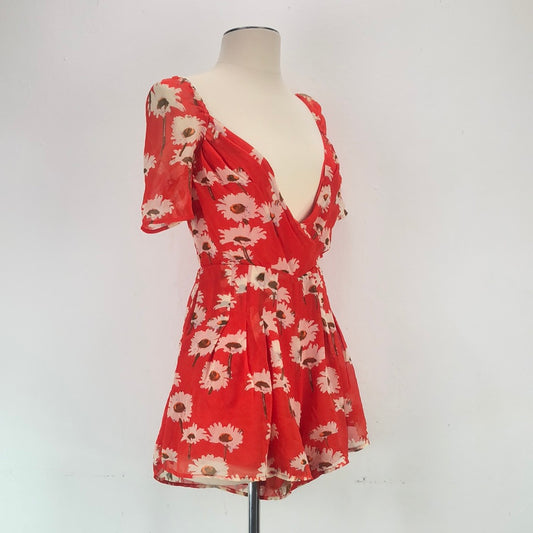 Blusa Roja de Flores Urban outfitters