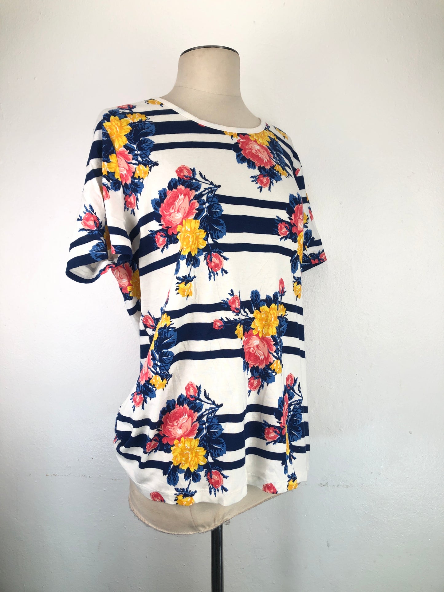 Camiseta Blanco de Flores White Stag