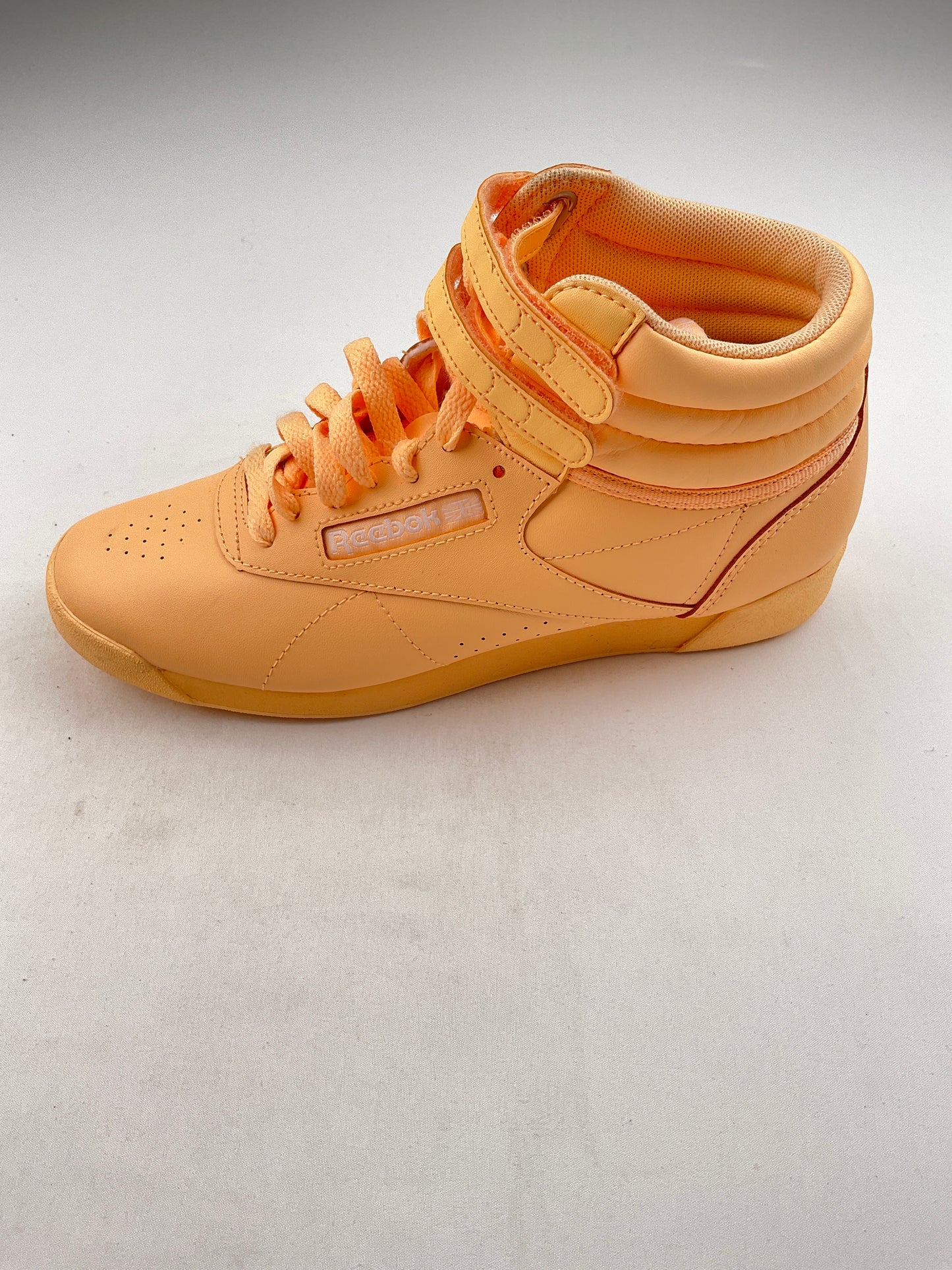 Tenis naranja Reebok