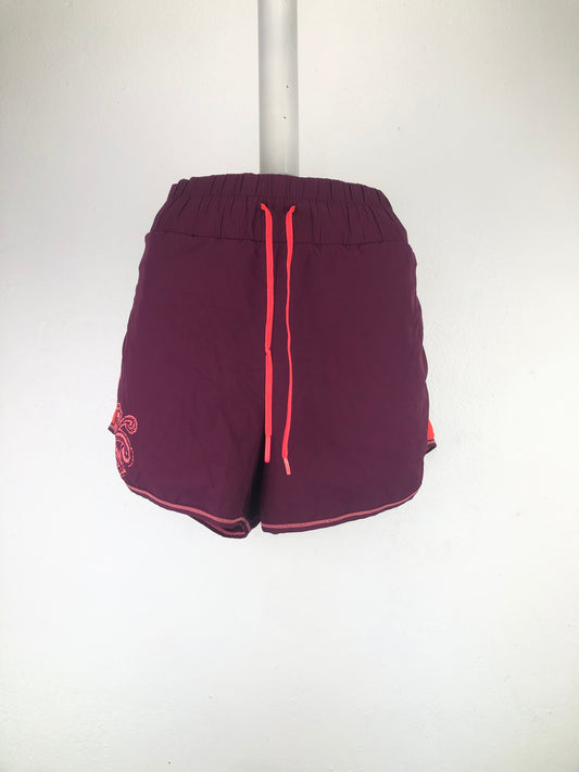 Short Rojo vino Athleta
