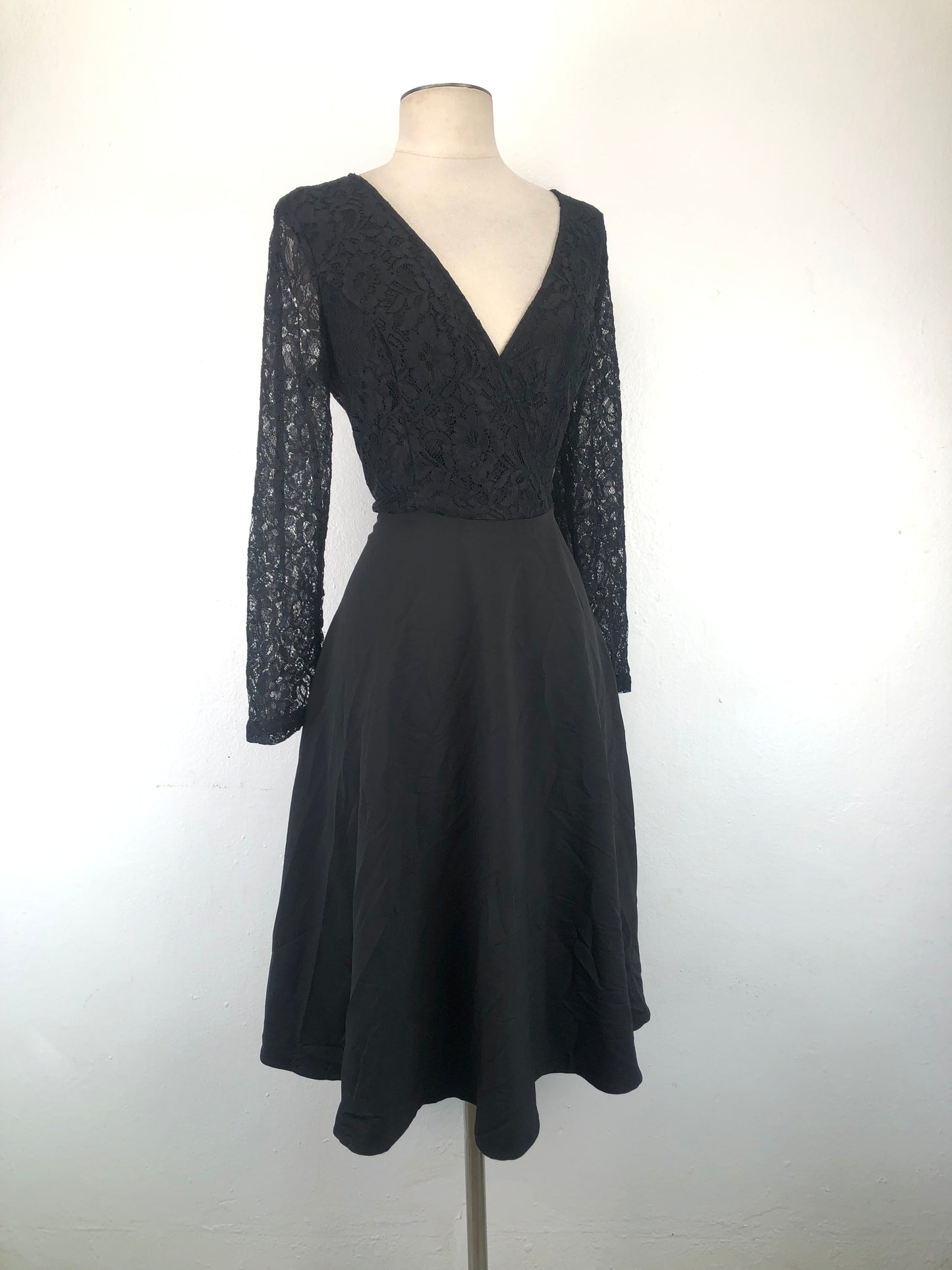 Vestido Negro Floral Kate Kasin