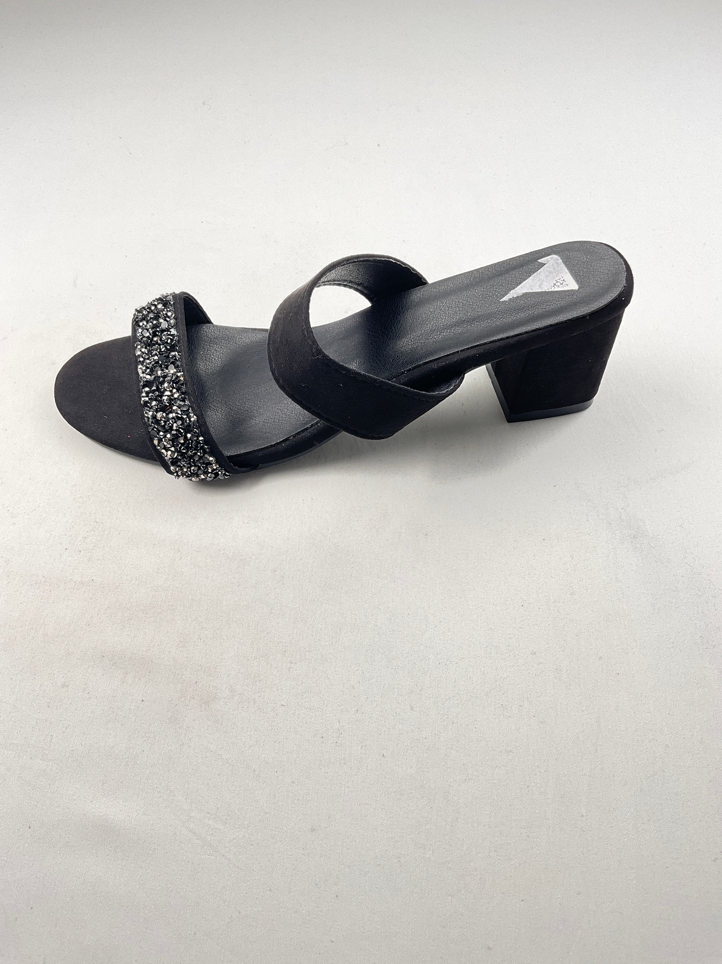 Zapatilla negro variangis