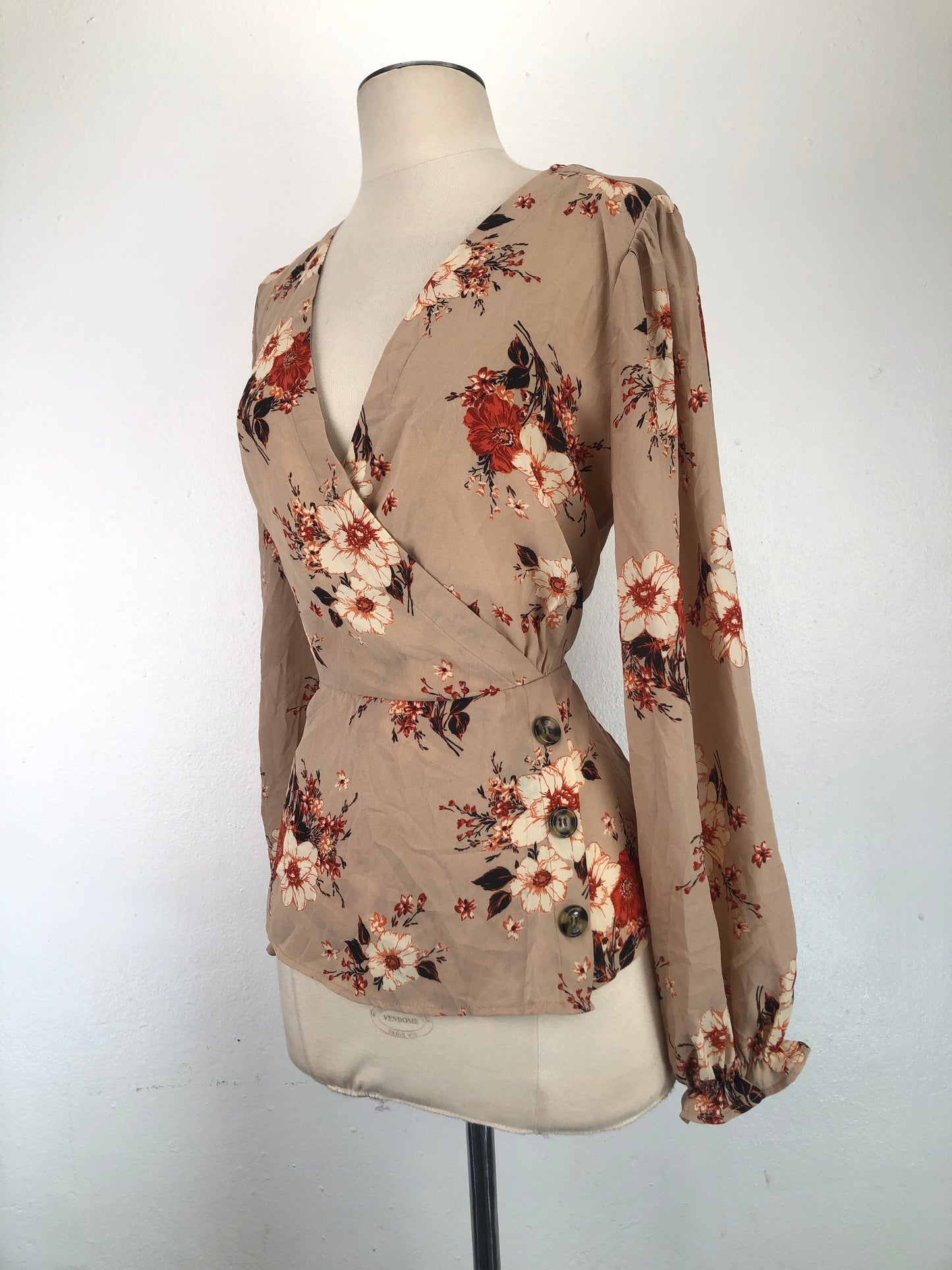 Blusa Crema Floral Gravefonie