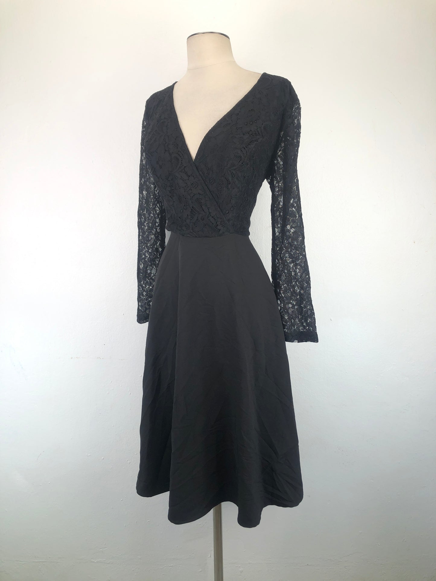 Vestido Negro Floral Kate Kasin