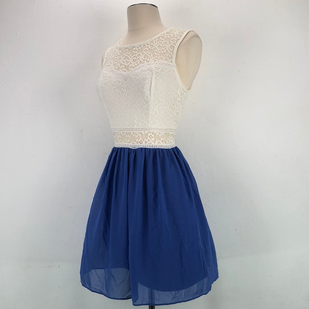 Vestido de Encaje Azul y Blanco A.Byer