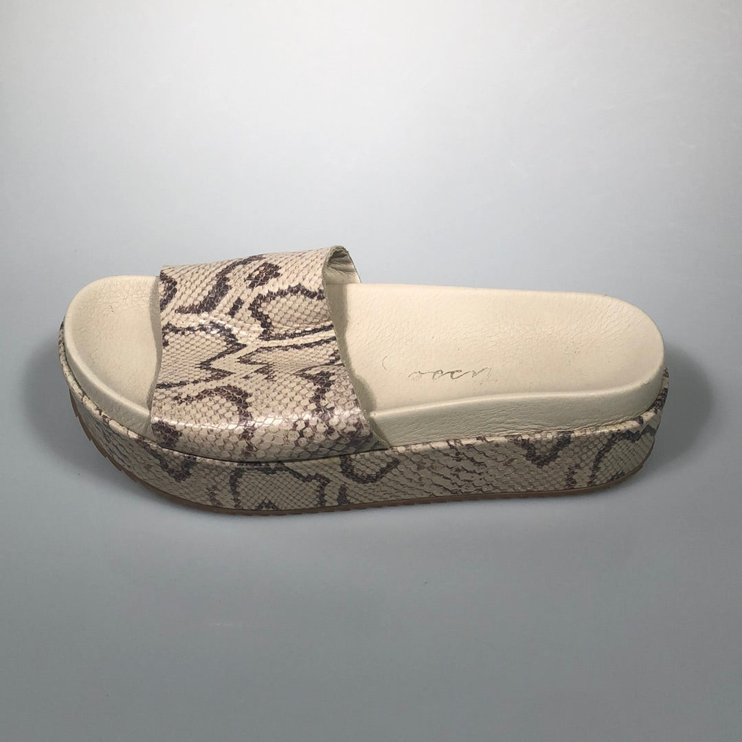 Sandalia Crema Matisse