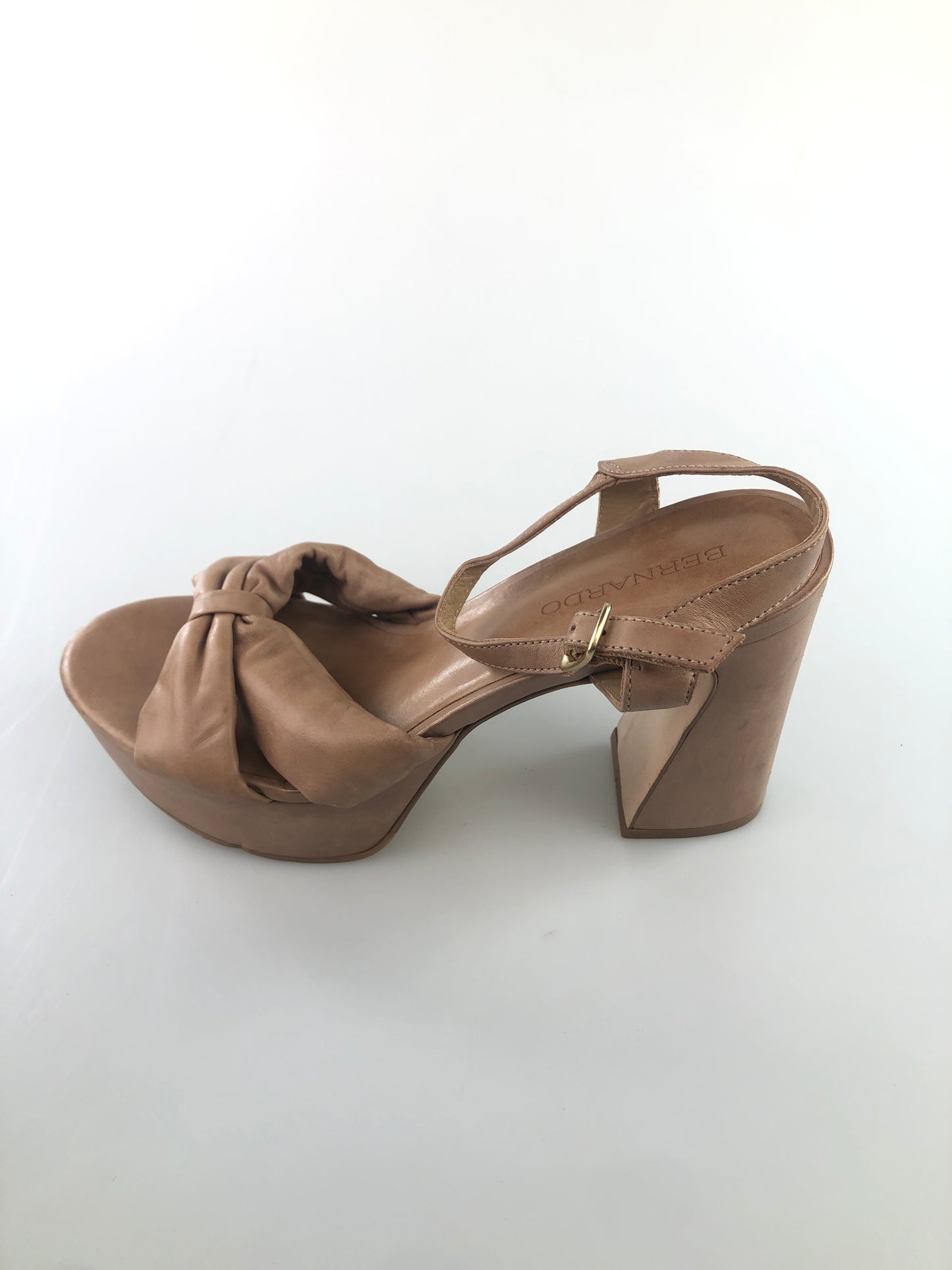 Zapatilla Crema Bernardo