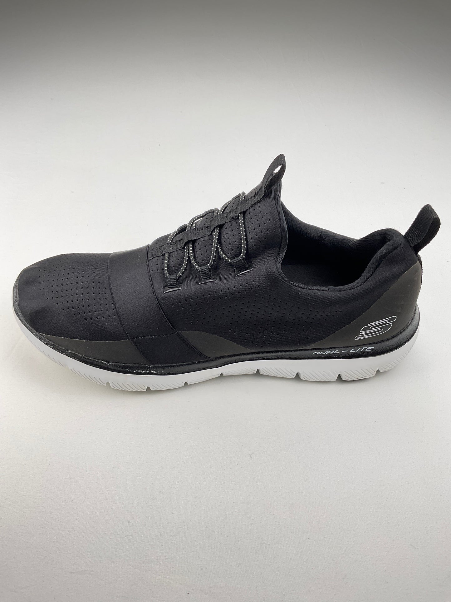 Tenis Negro Deportivo Skechers Air Cooled