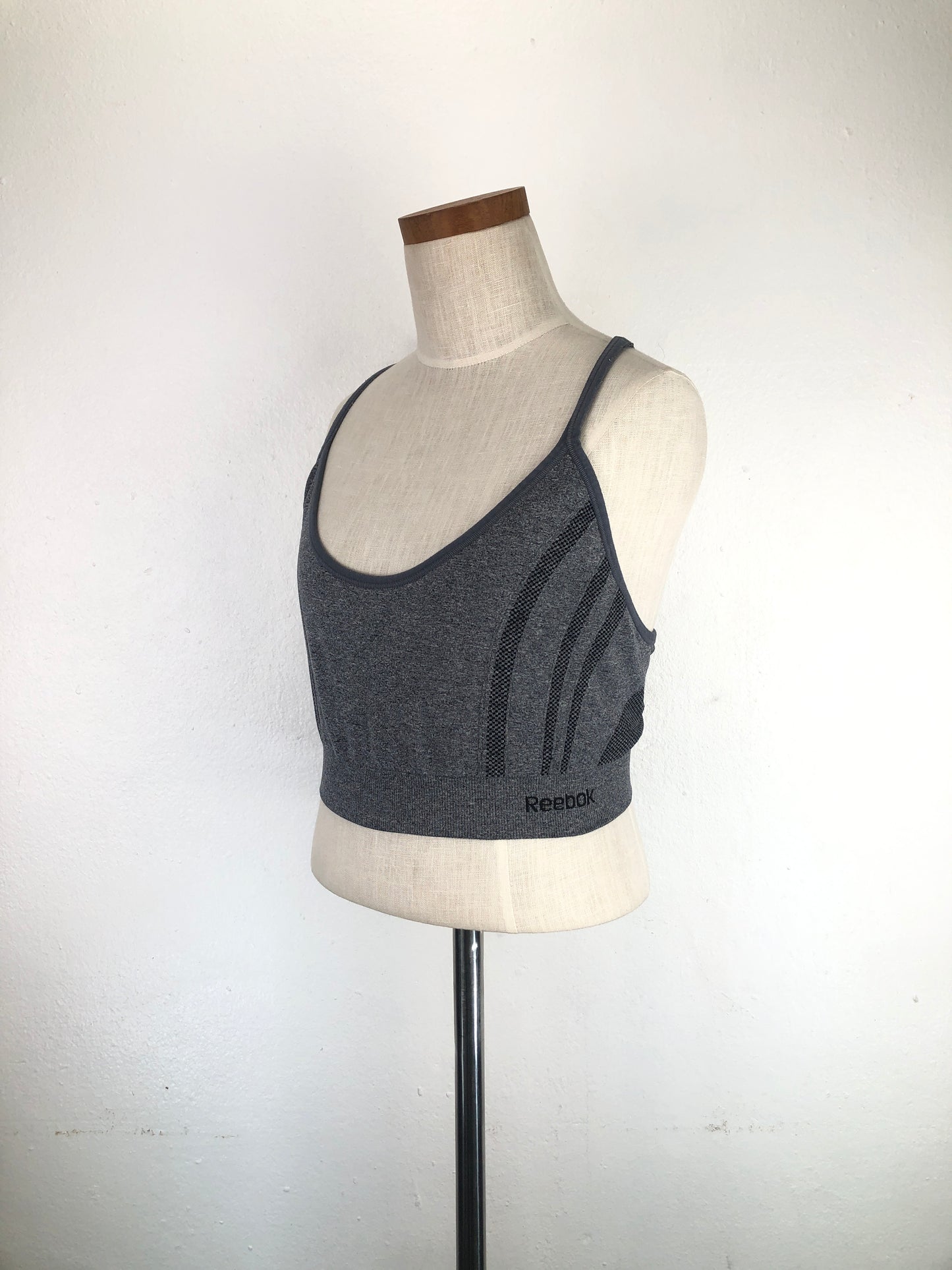 Blusita Gris deportivo Reebok