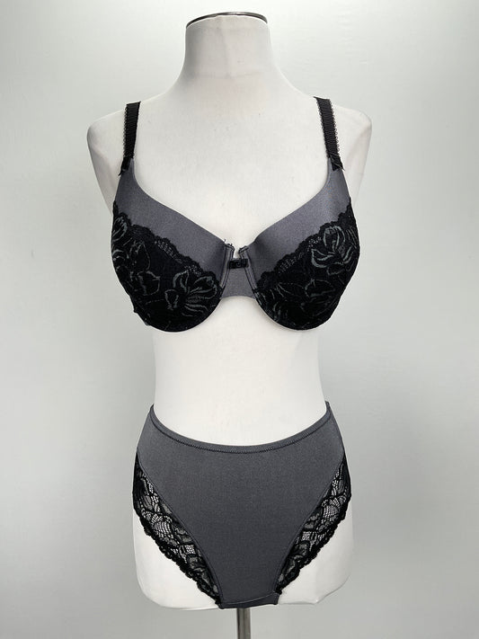 Conjunto Gris Floral Bali