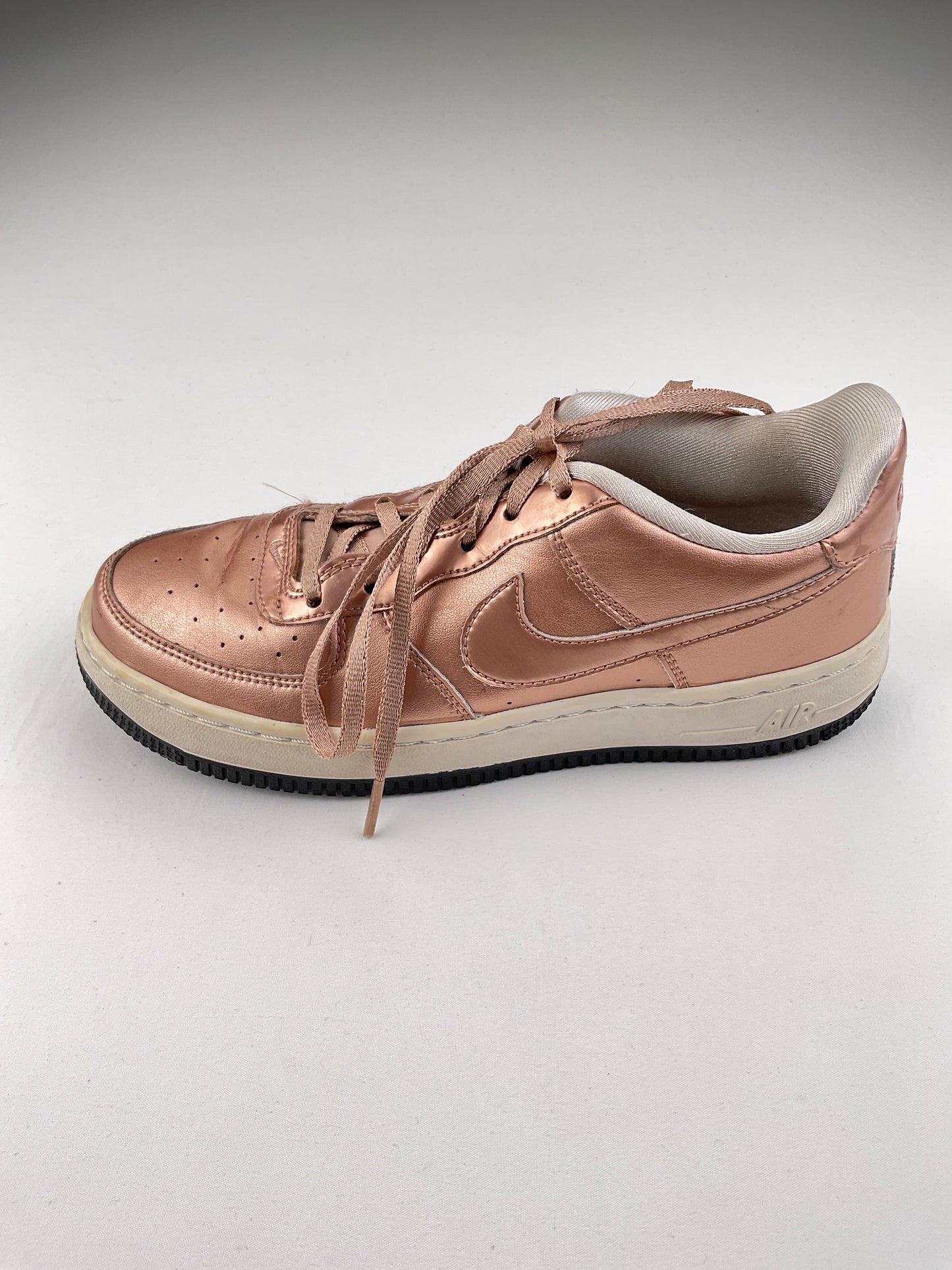Tenis Dorado Nike Air
