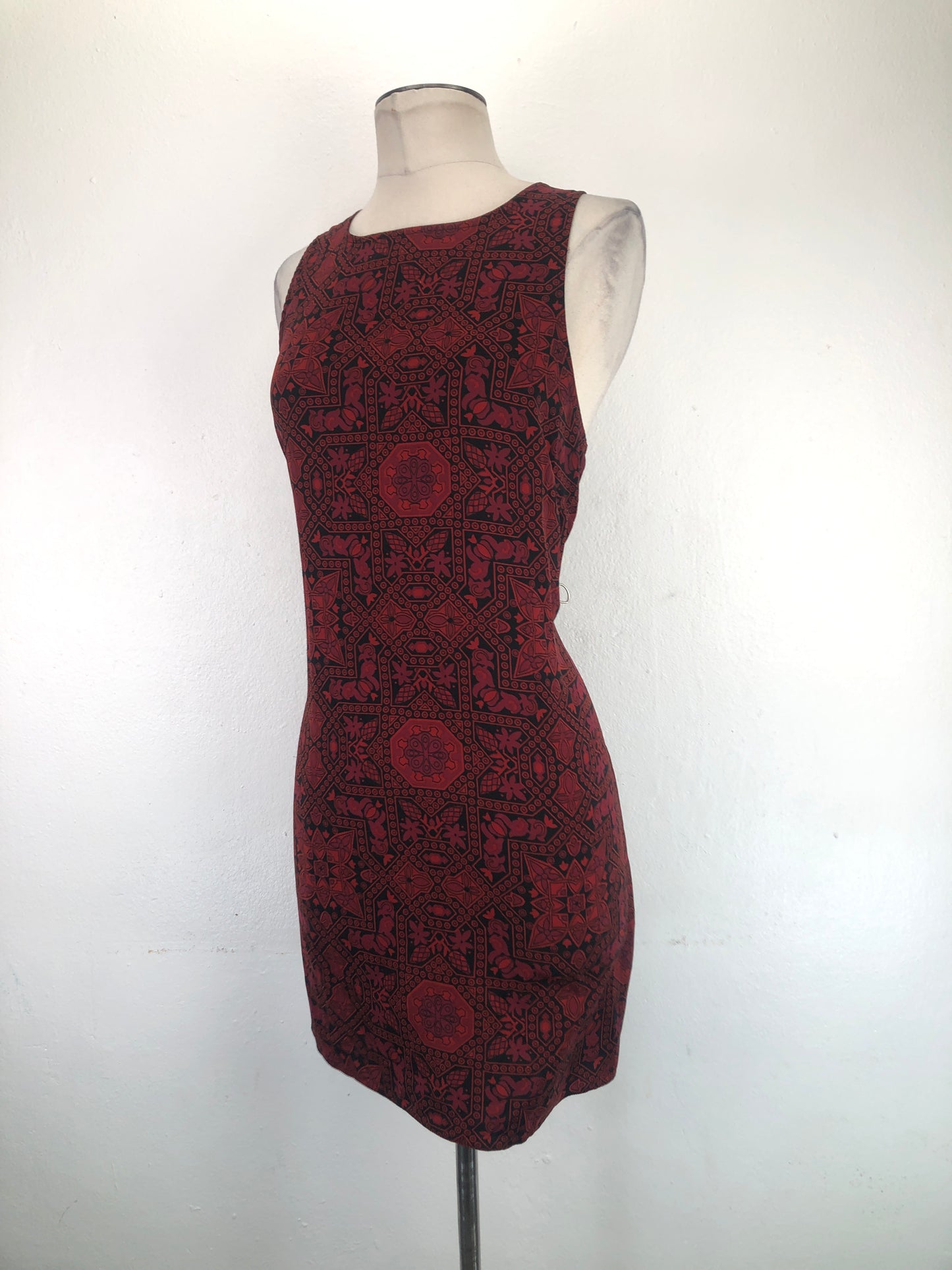 Vestido rojo Vino Floral Staringatestar