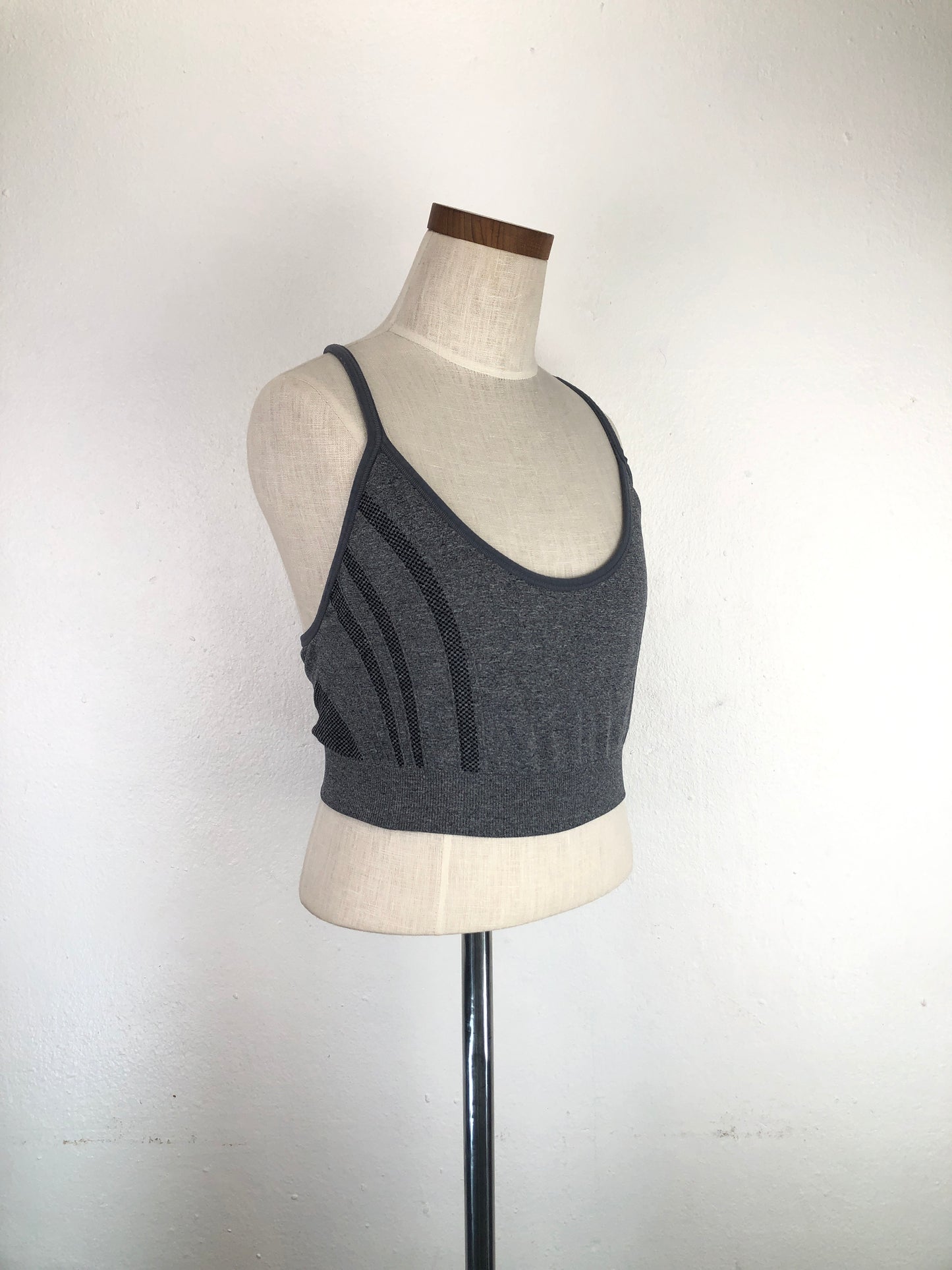 Blusita Gris deportivo Reebok